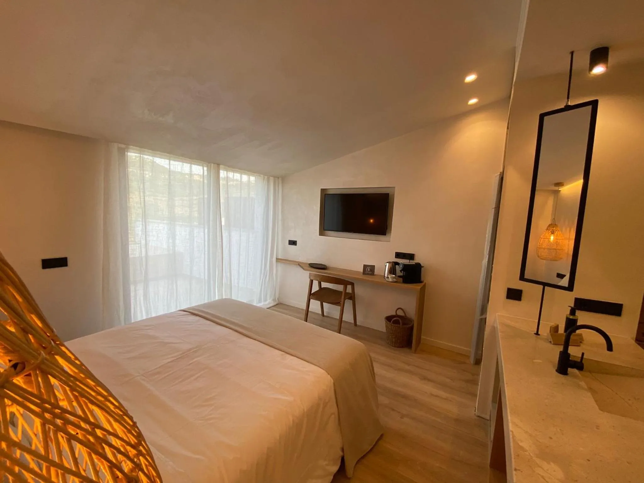 TV and multimedia, Bed in S´Estancia Suites