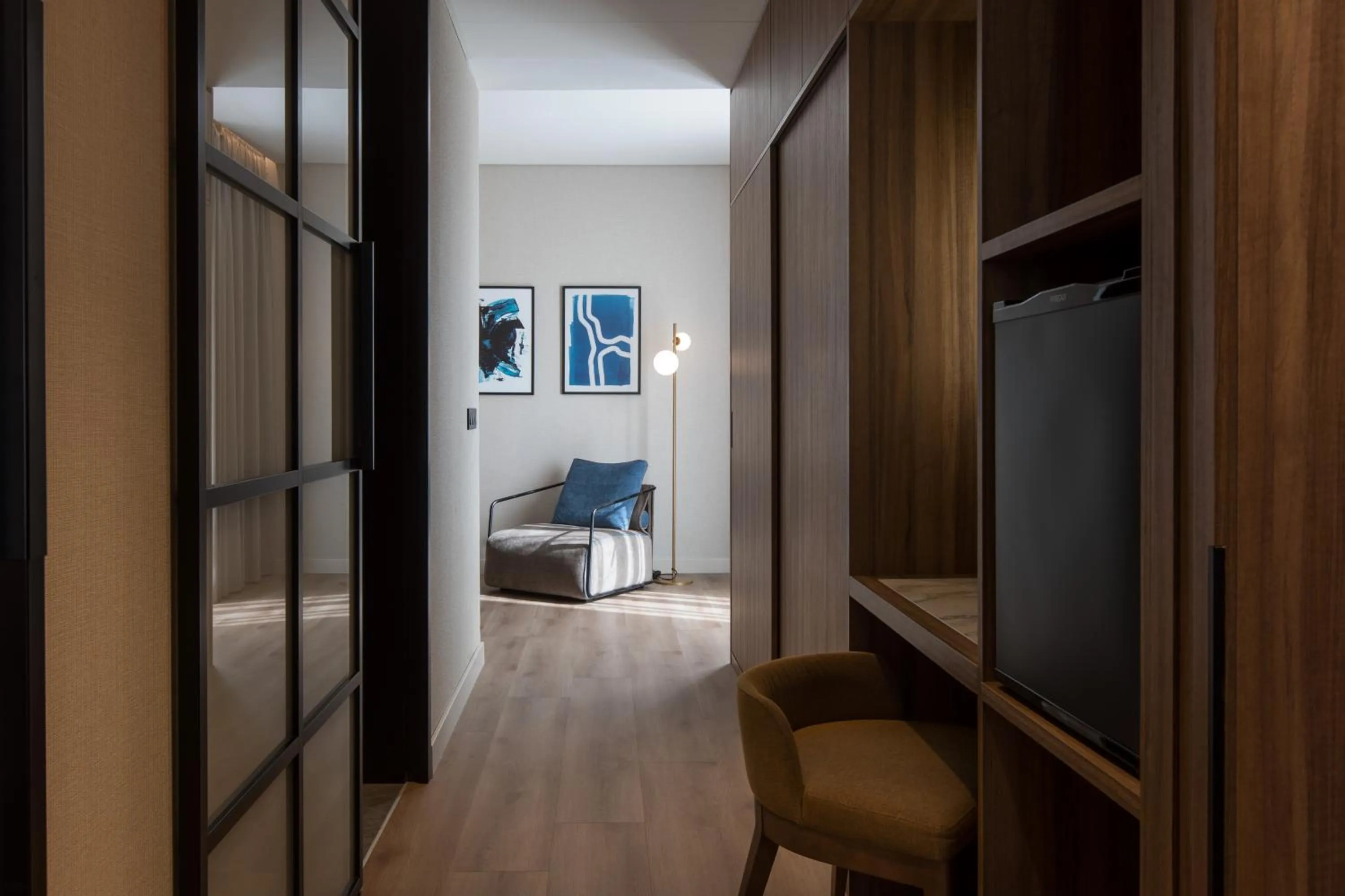 wardrobe, Bed in Hotel Giralda Center