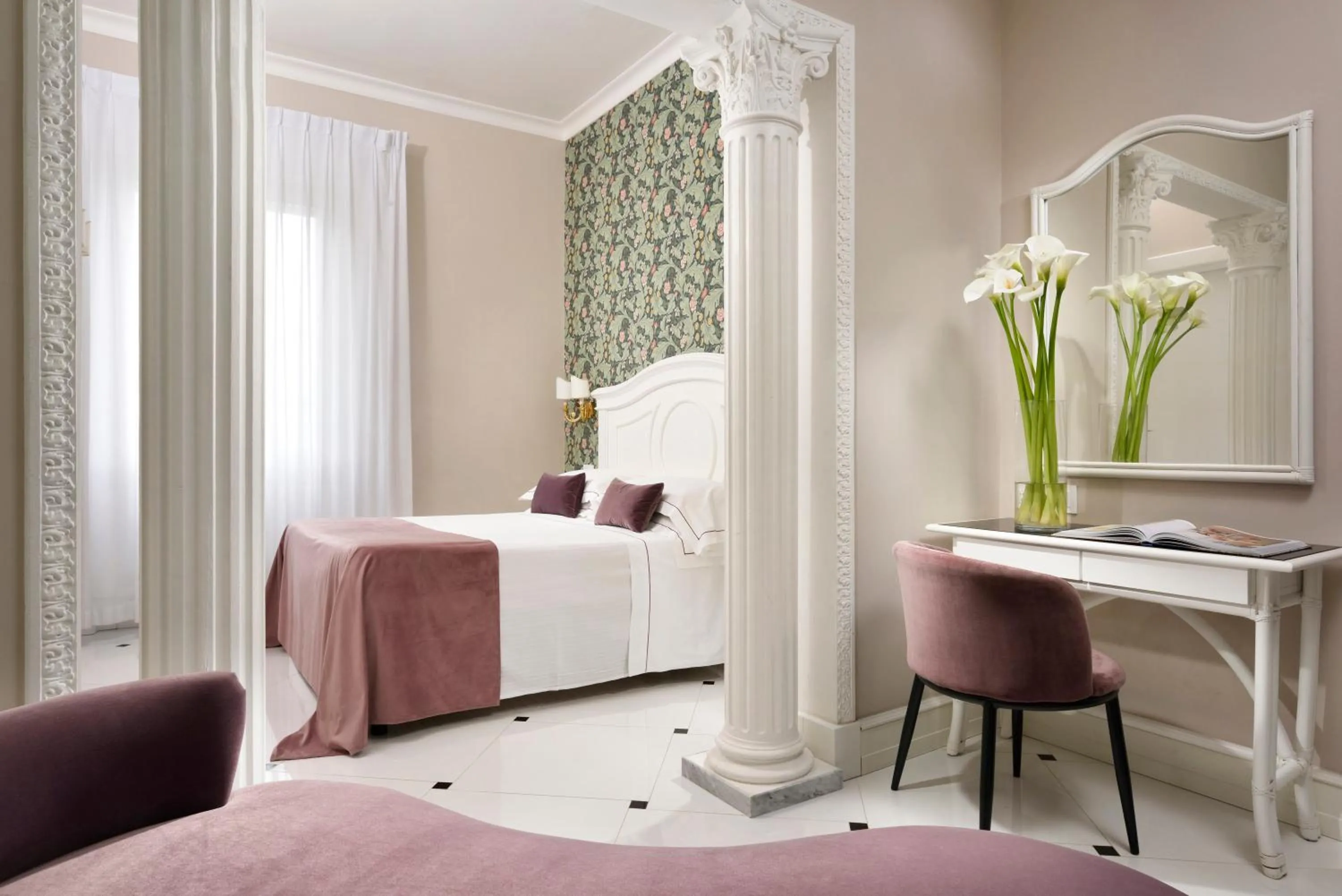 Bedroom, Bed in Hotel President