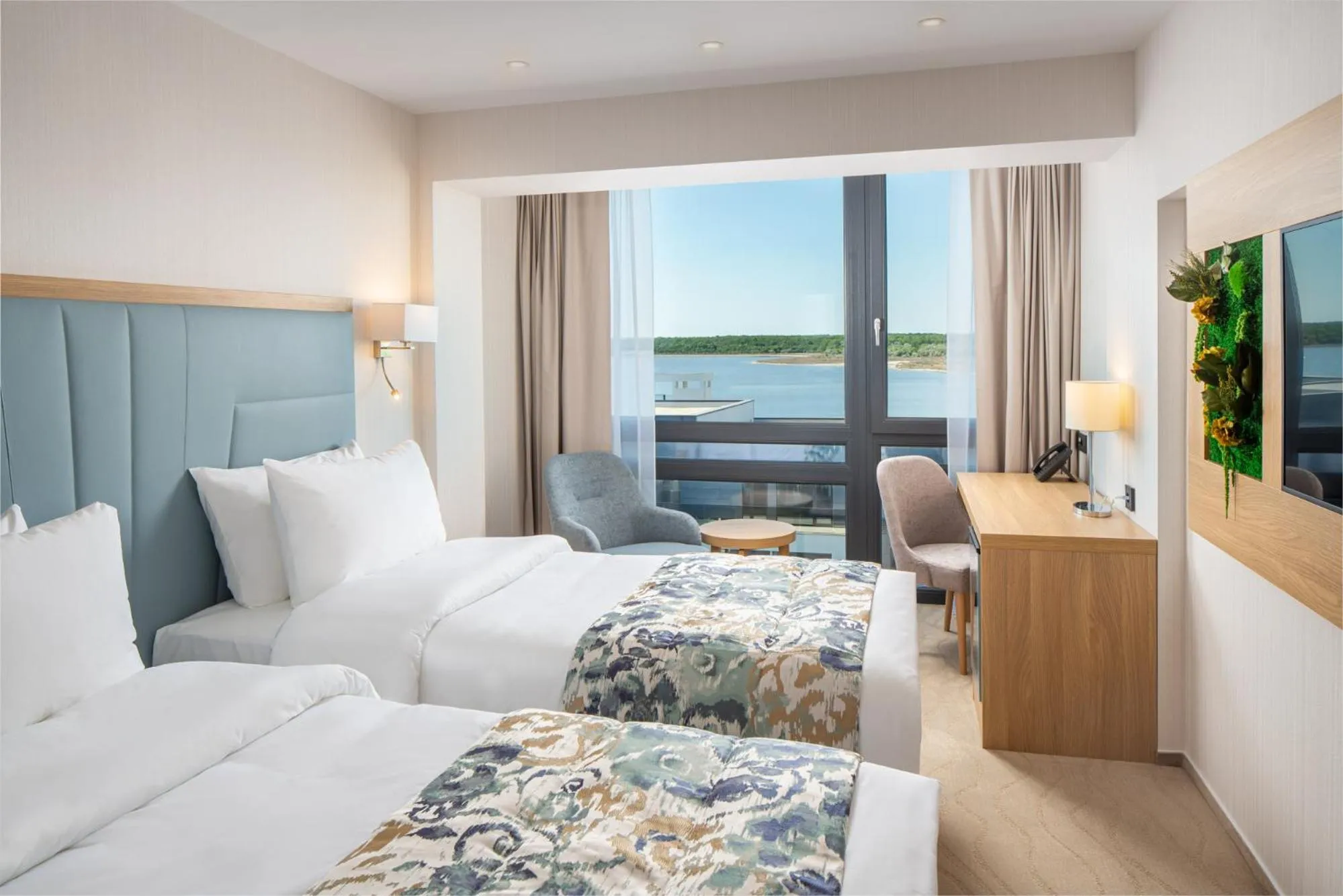 TV and multimedia, Bed in Alma Health & Spa Retreat