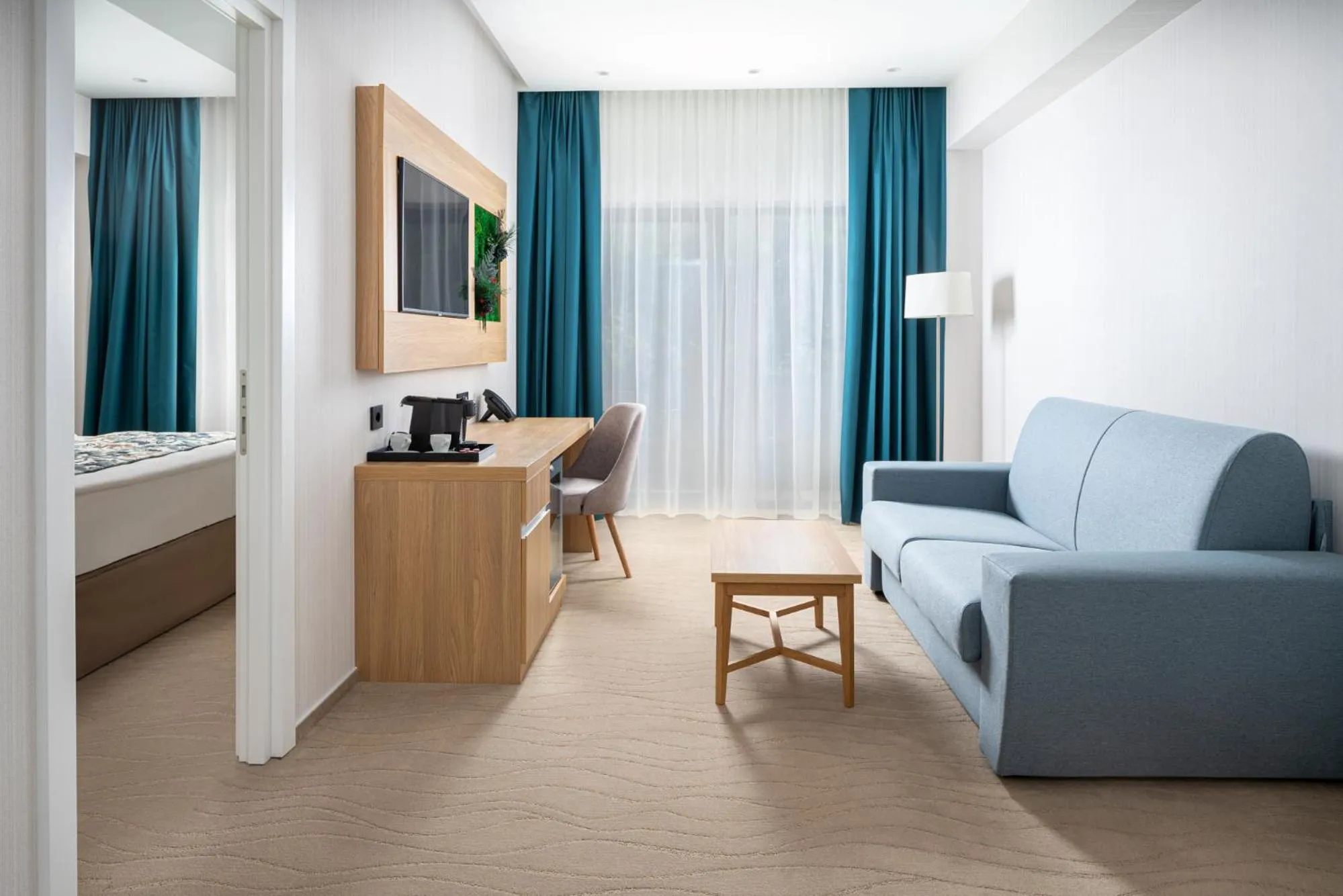 TV and multimedia in Alma Health & Spa Retreat