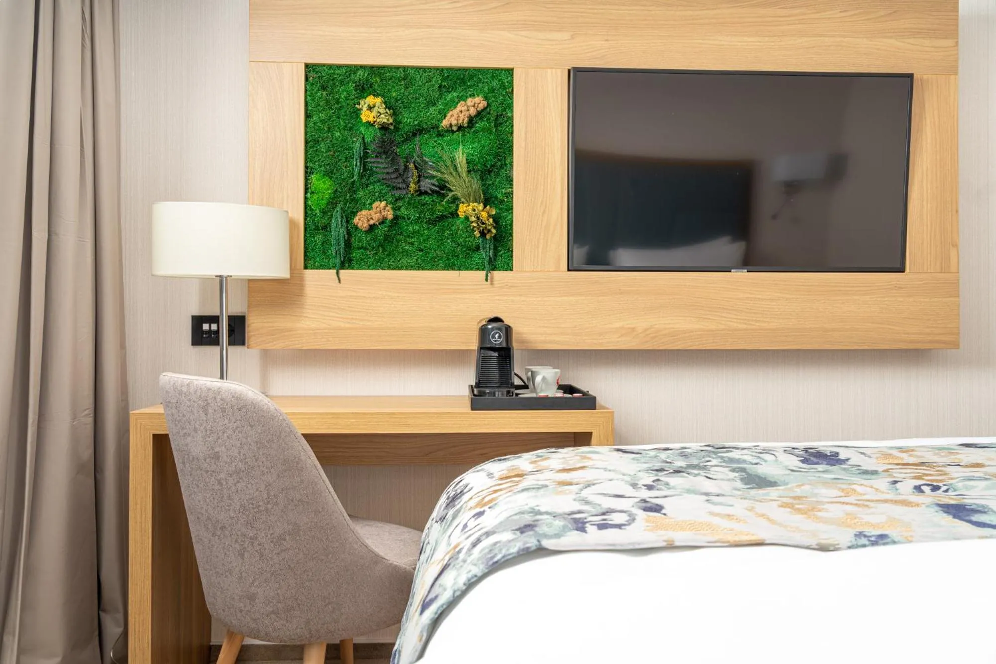 Bed in Alma Health & Spa Retreat