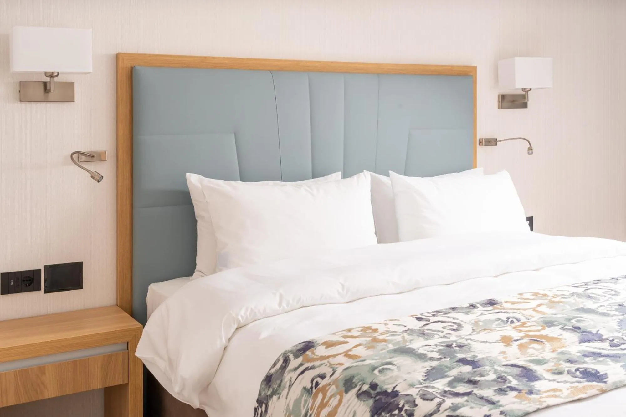 Bed in Alma Health & Spa Retreat