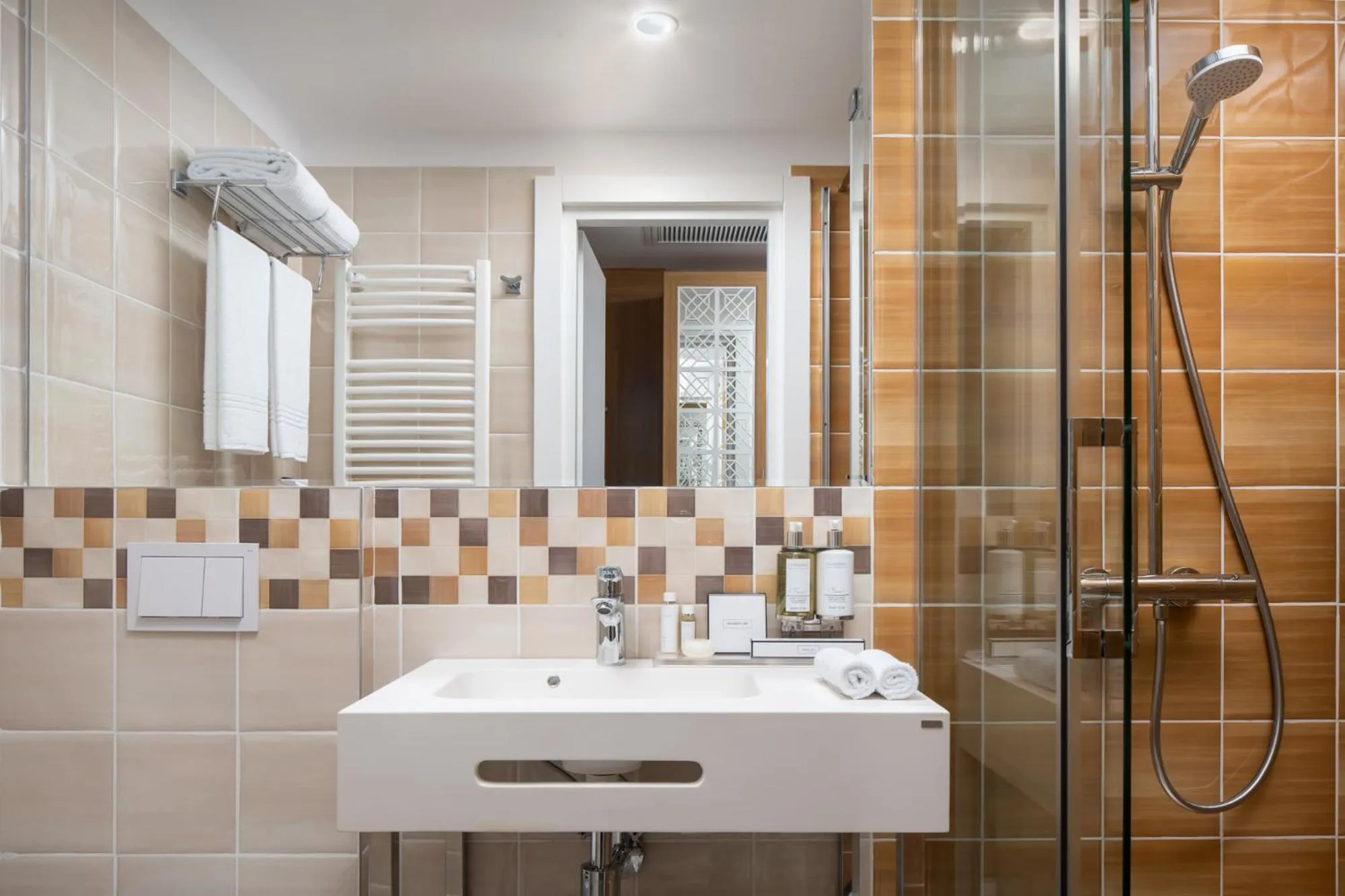 Shower in Alma Health & Spa Retreat