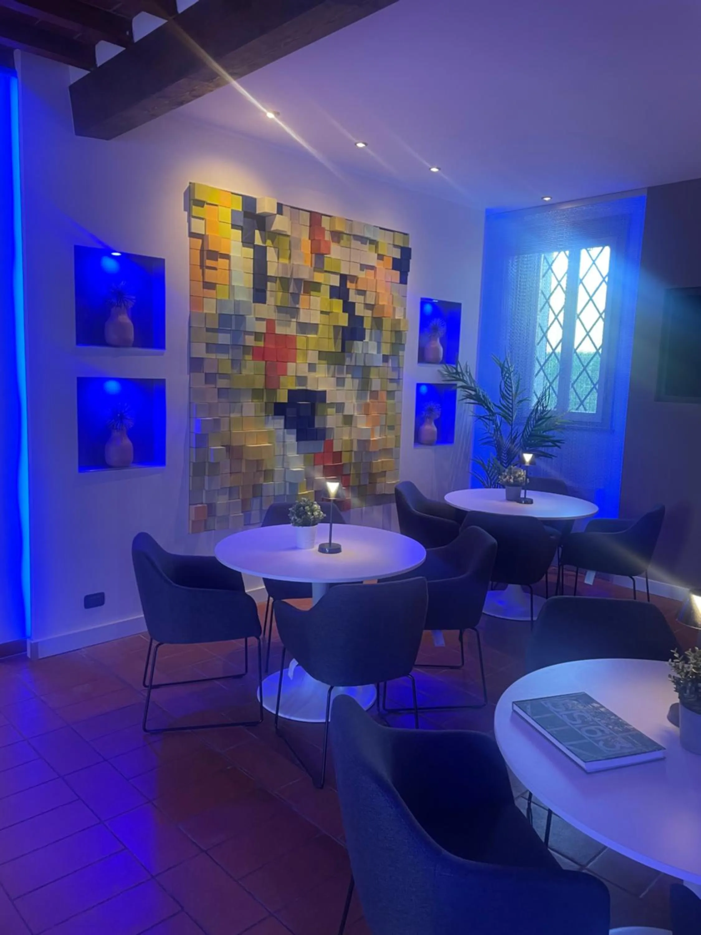 Confidence Hotel Ligabue