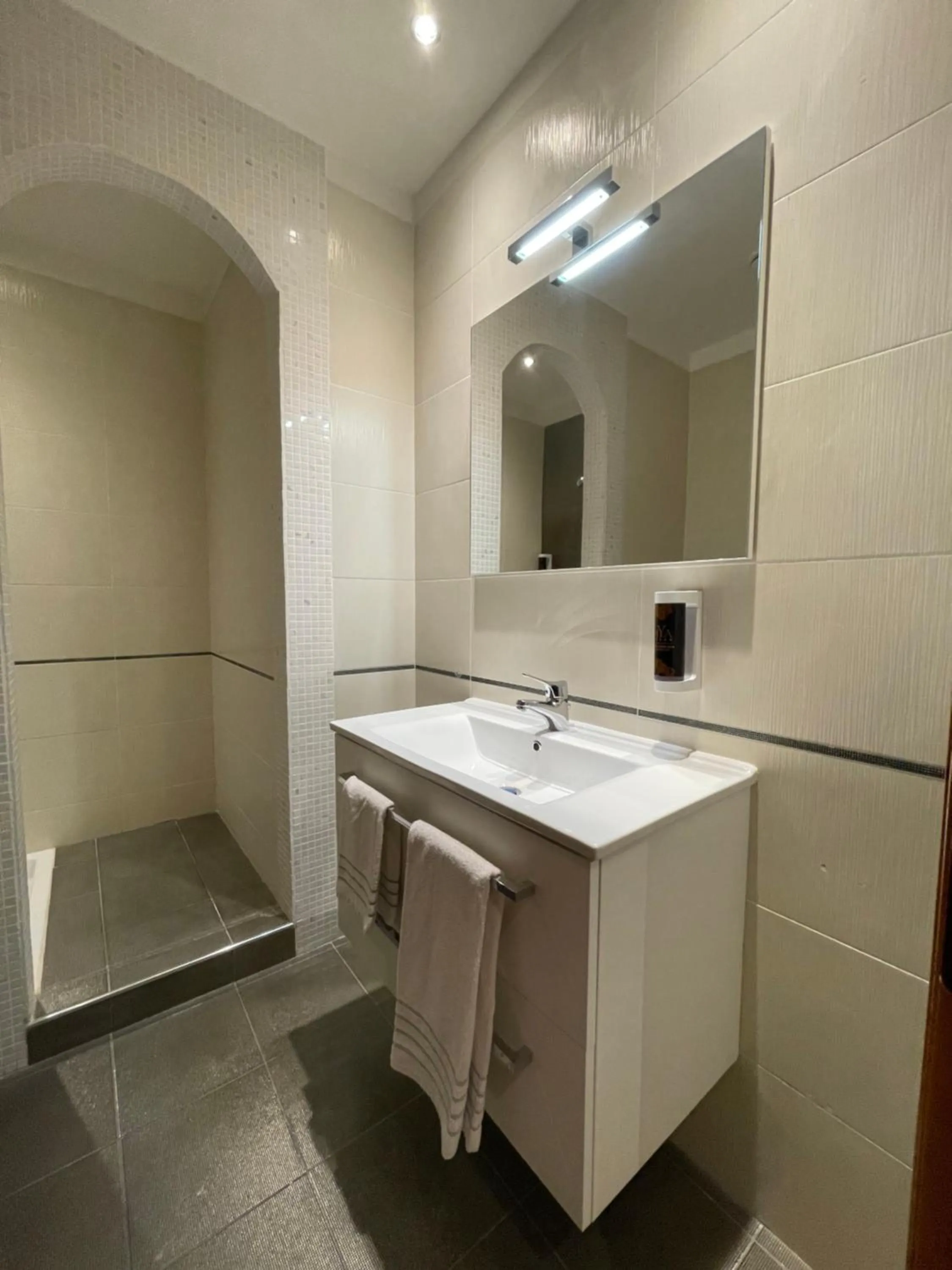 Confidence Hotel Ligabue