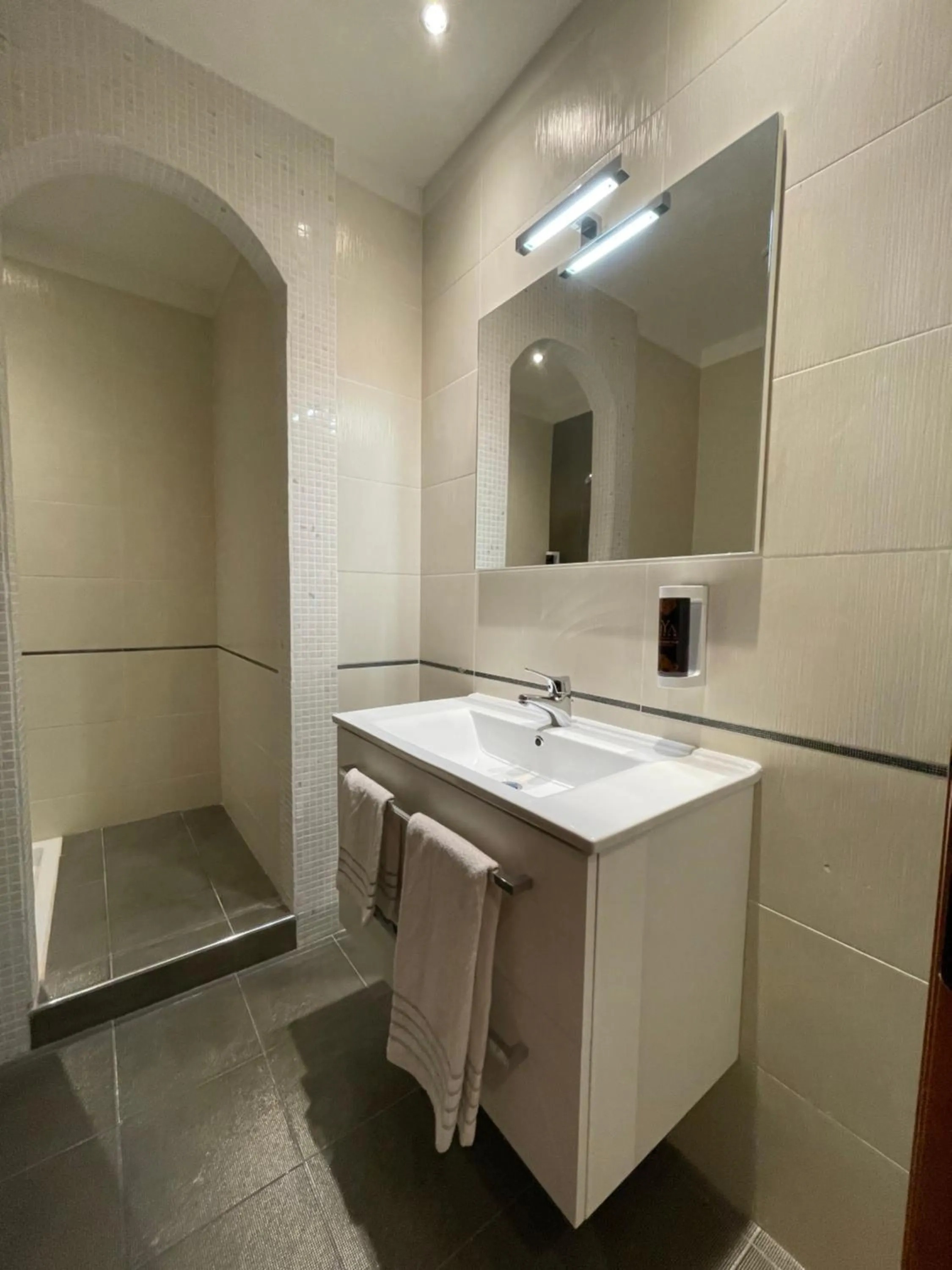 Confidence Hotel Ligabue