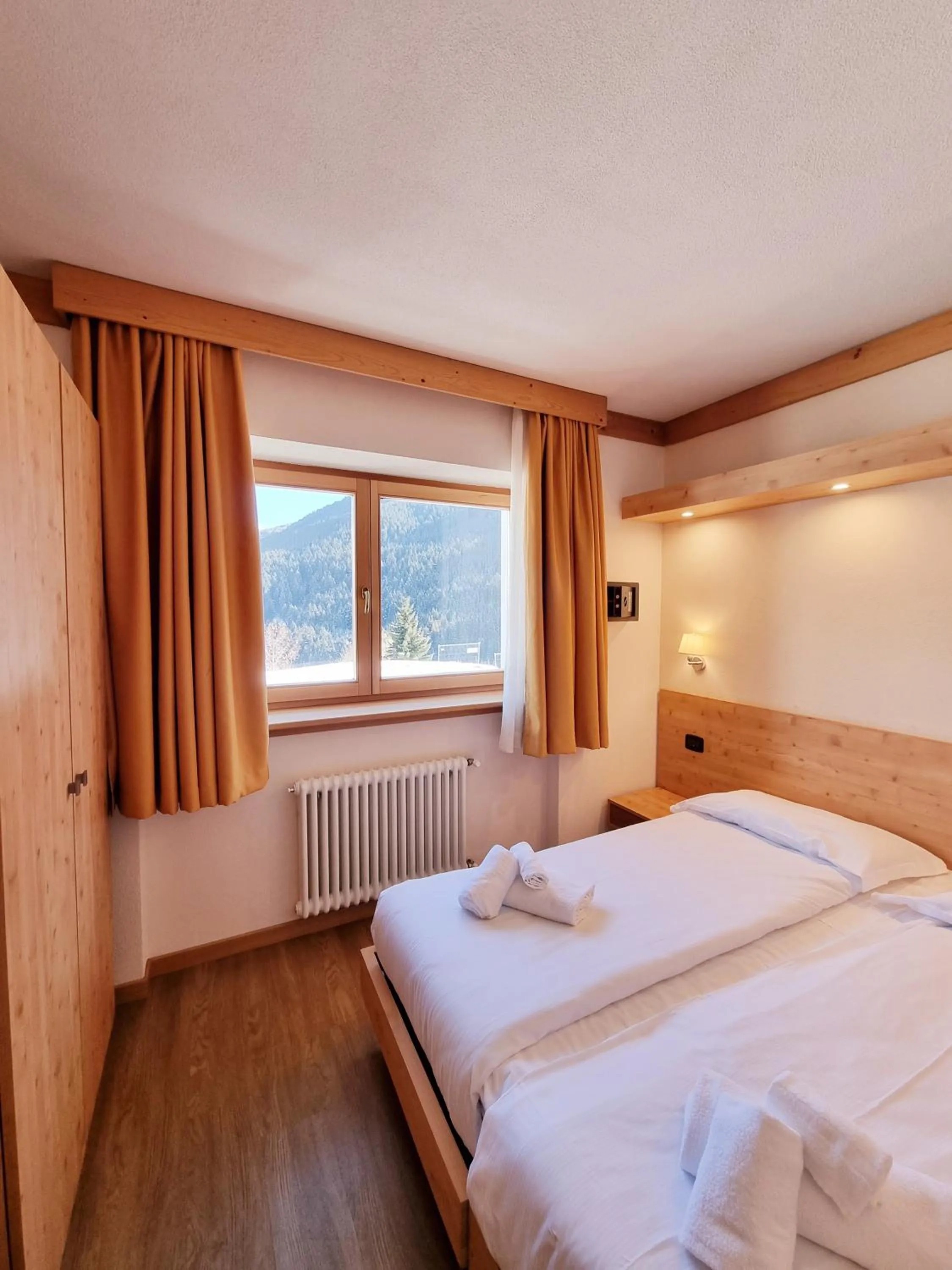 Bedroom, Bed in Hotel San Carlo, tra Bormio e Livigno
