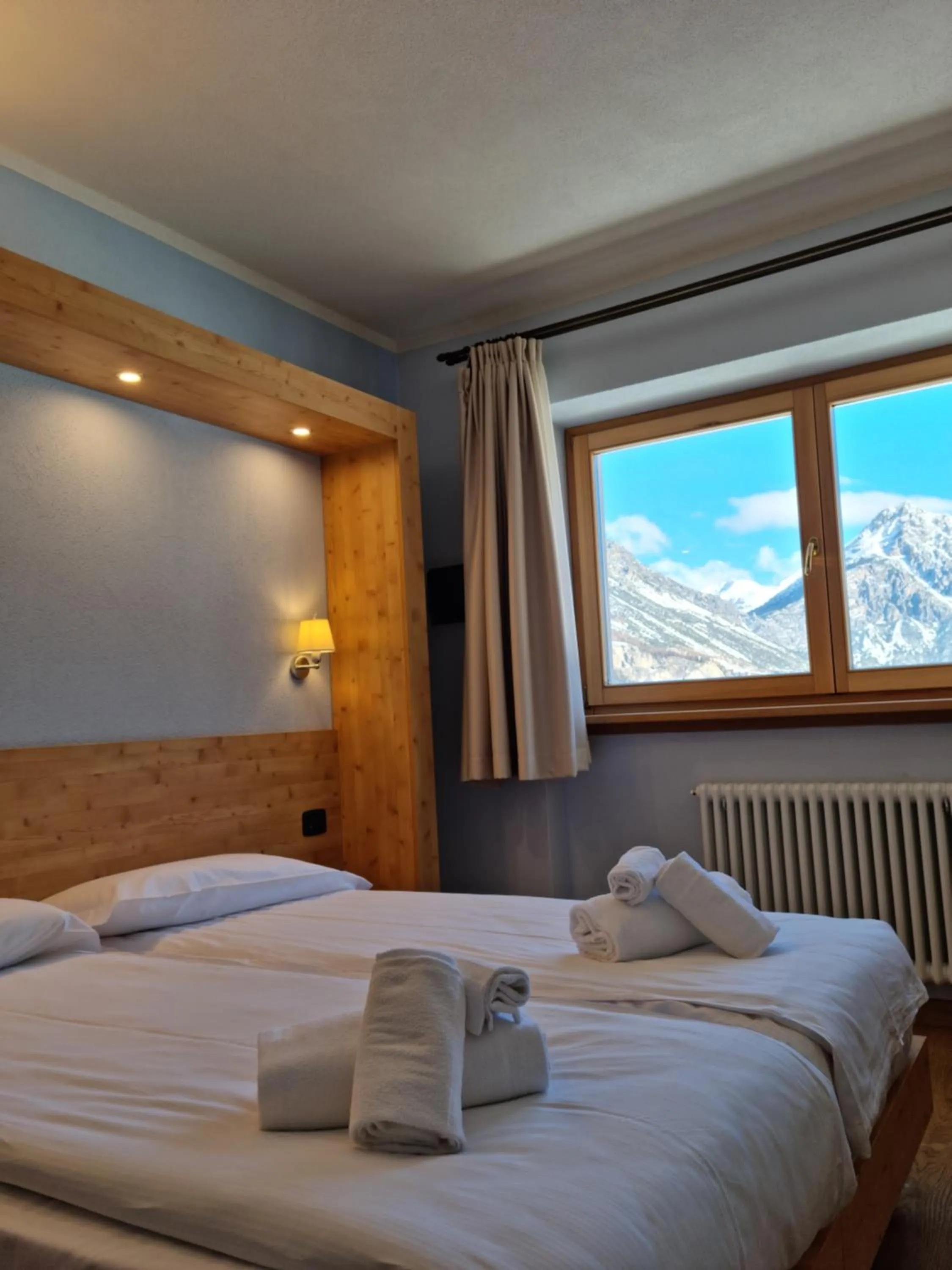 Bed in Hotel San Carlo, tra Bormio e Livigno
