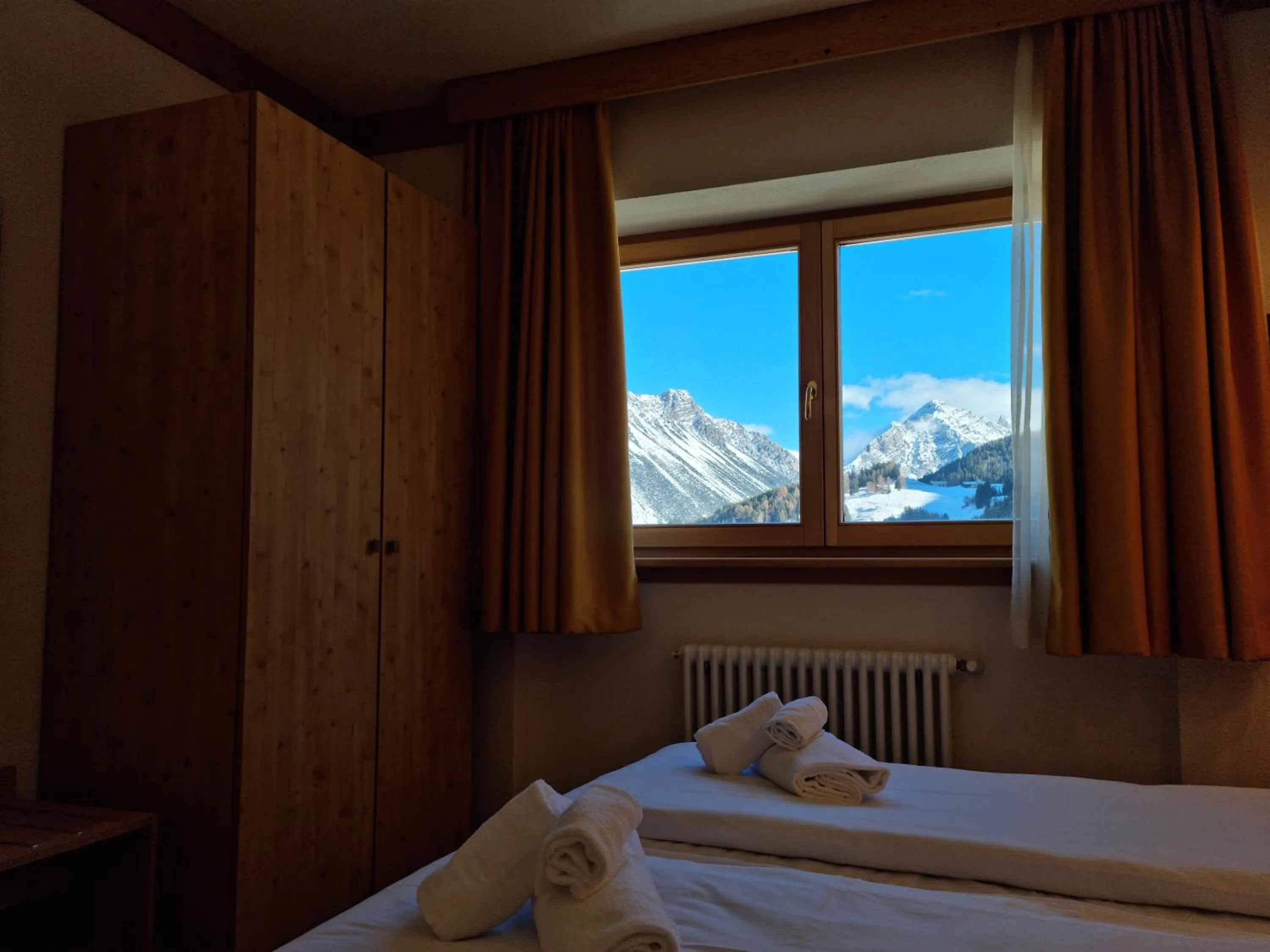 View (from property/room), Bed in Hotel San Carlo, tra Bormio e Livigno