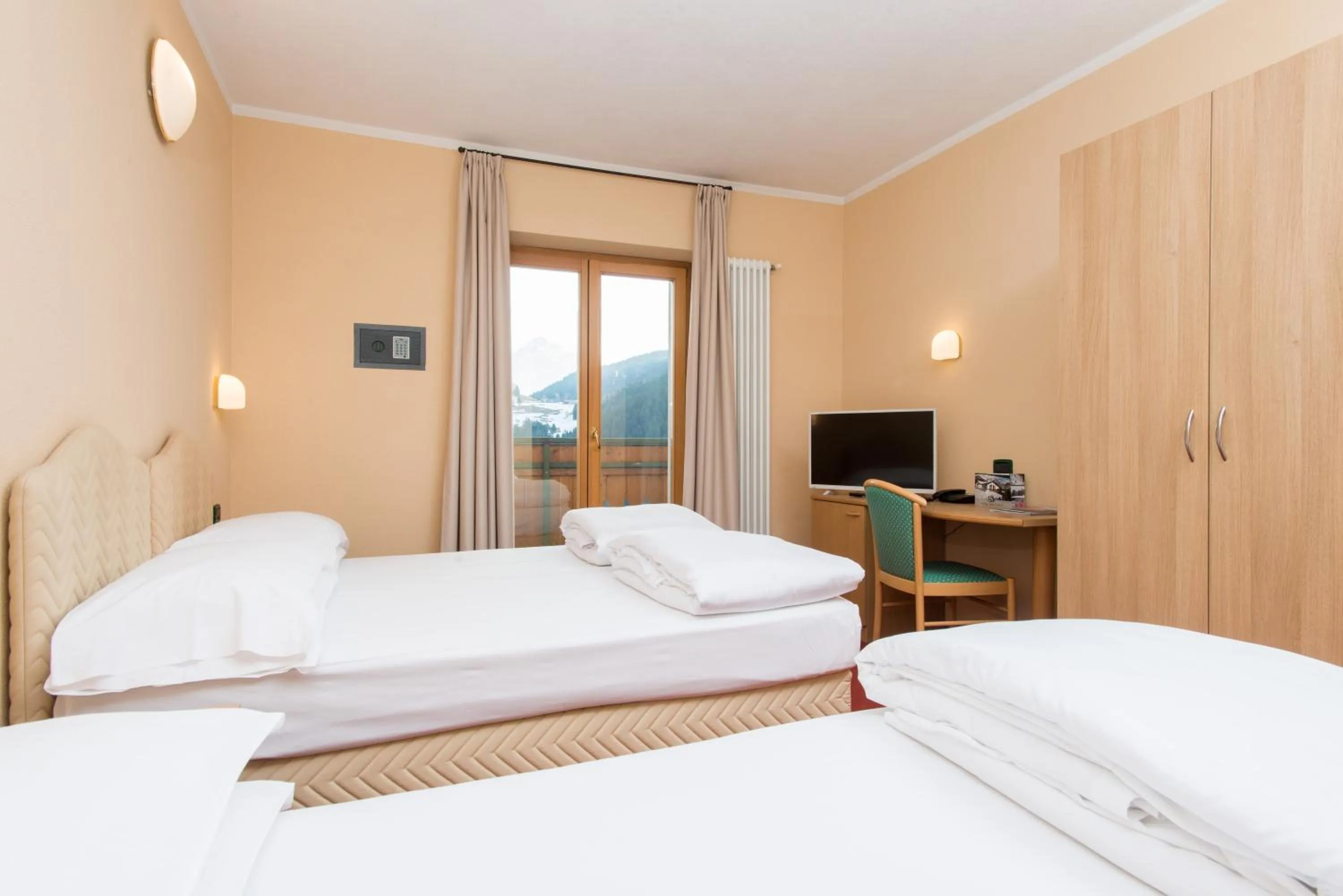 Bedroom, Bed in Hotel San Carlo, tra Bormio e Livigno