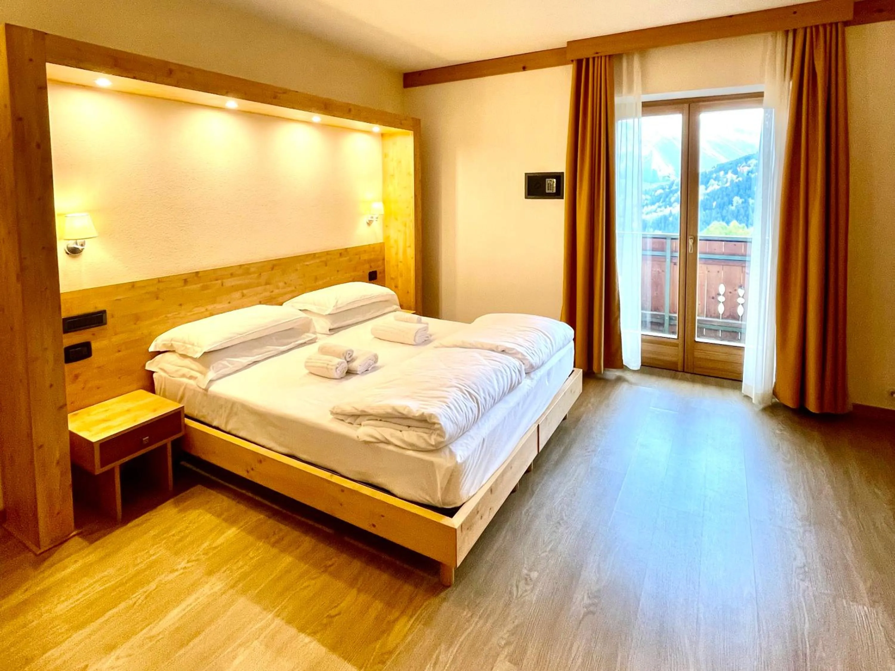 Bedroom, Bed in Hotel San Carlo, tra Bormio e Livigno