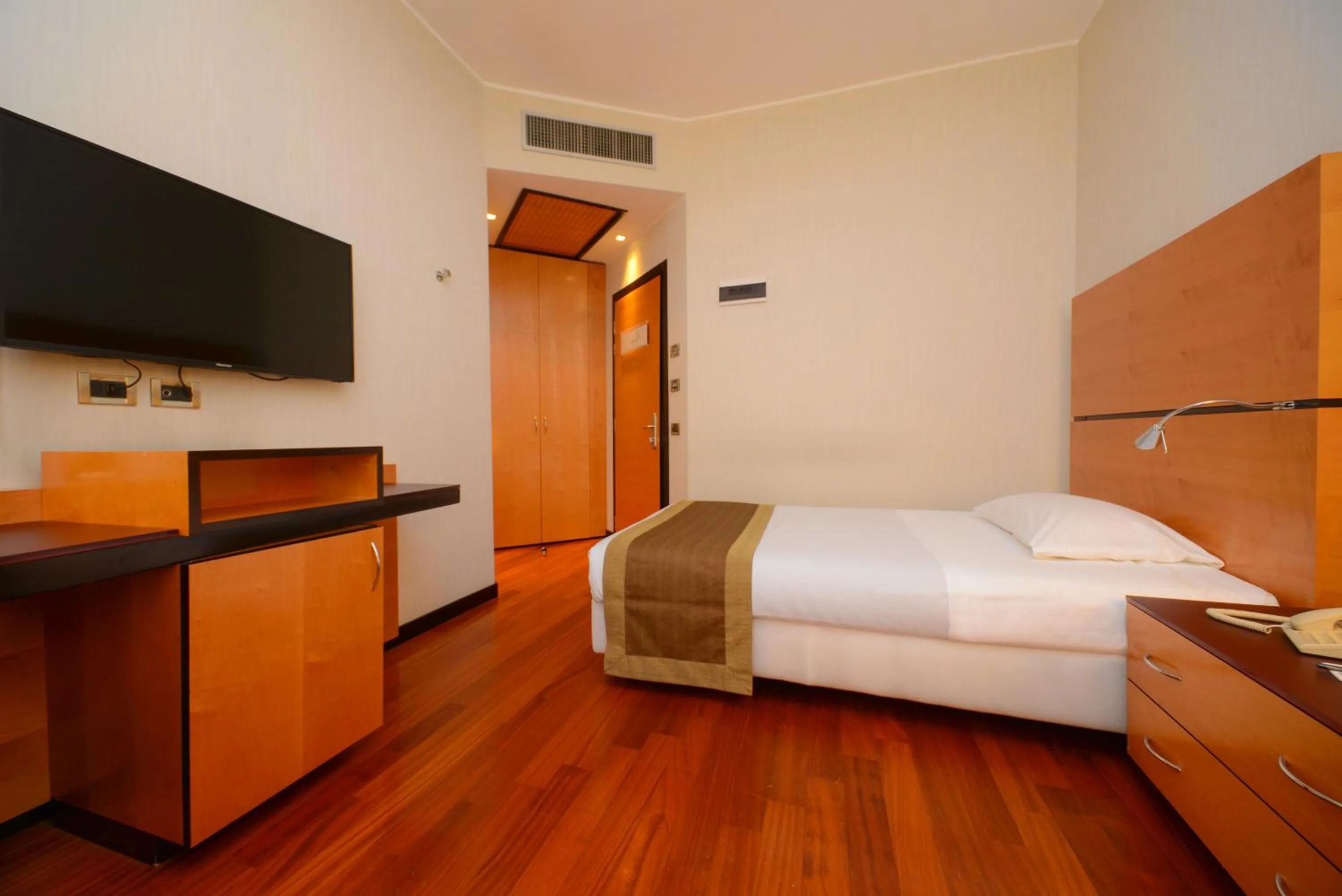 TV and multimedia, Bed in Hotel Igea