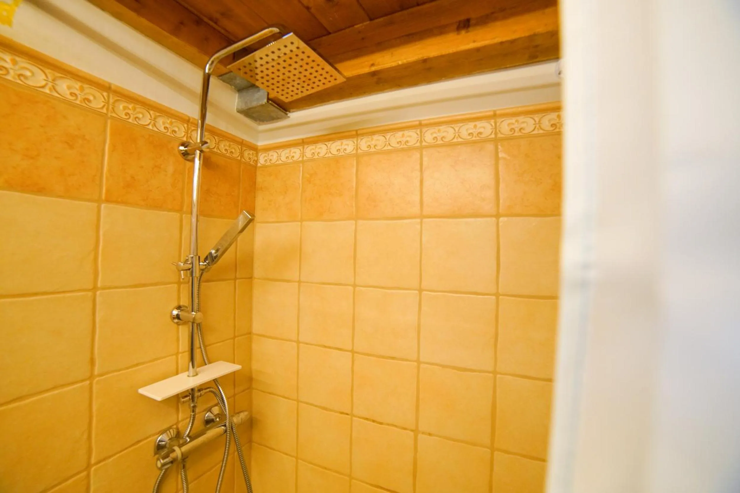 Shower in Casa Armando