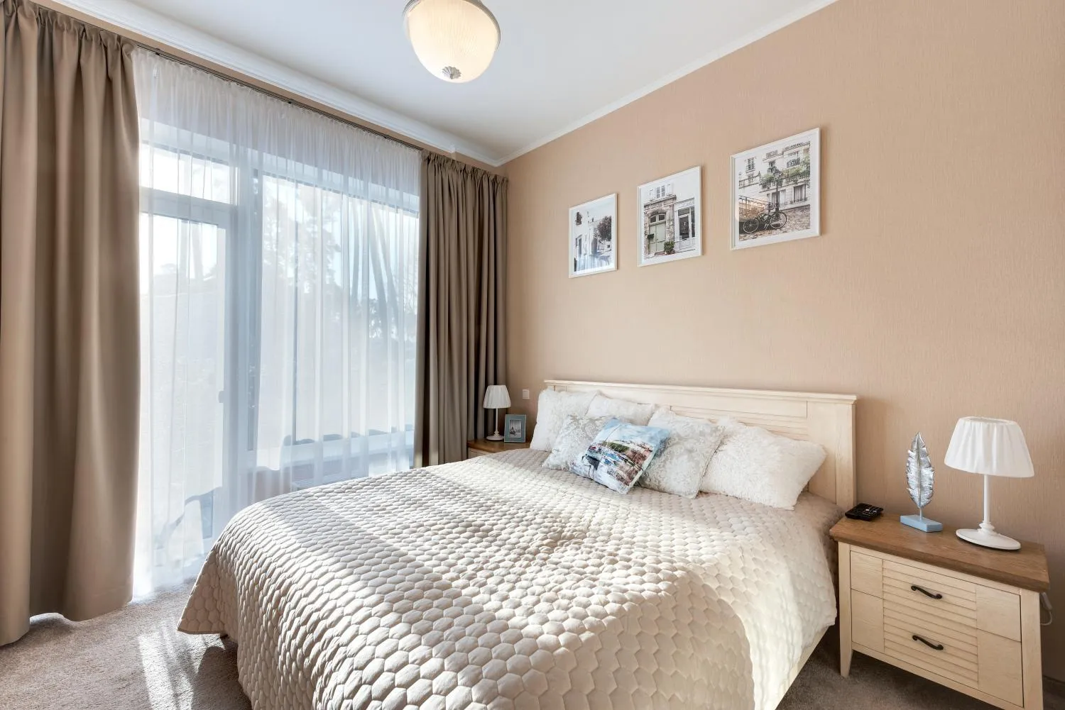 Bed in Turaidas Kvartals Four Seasons Luxury Apartment