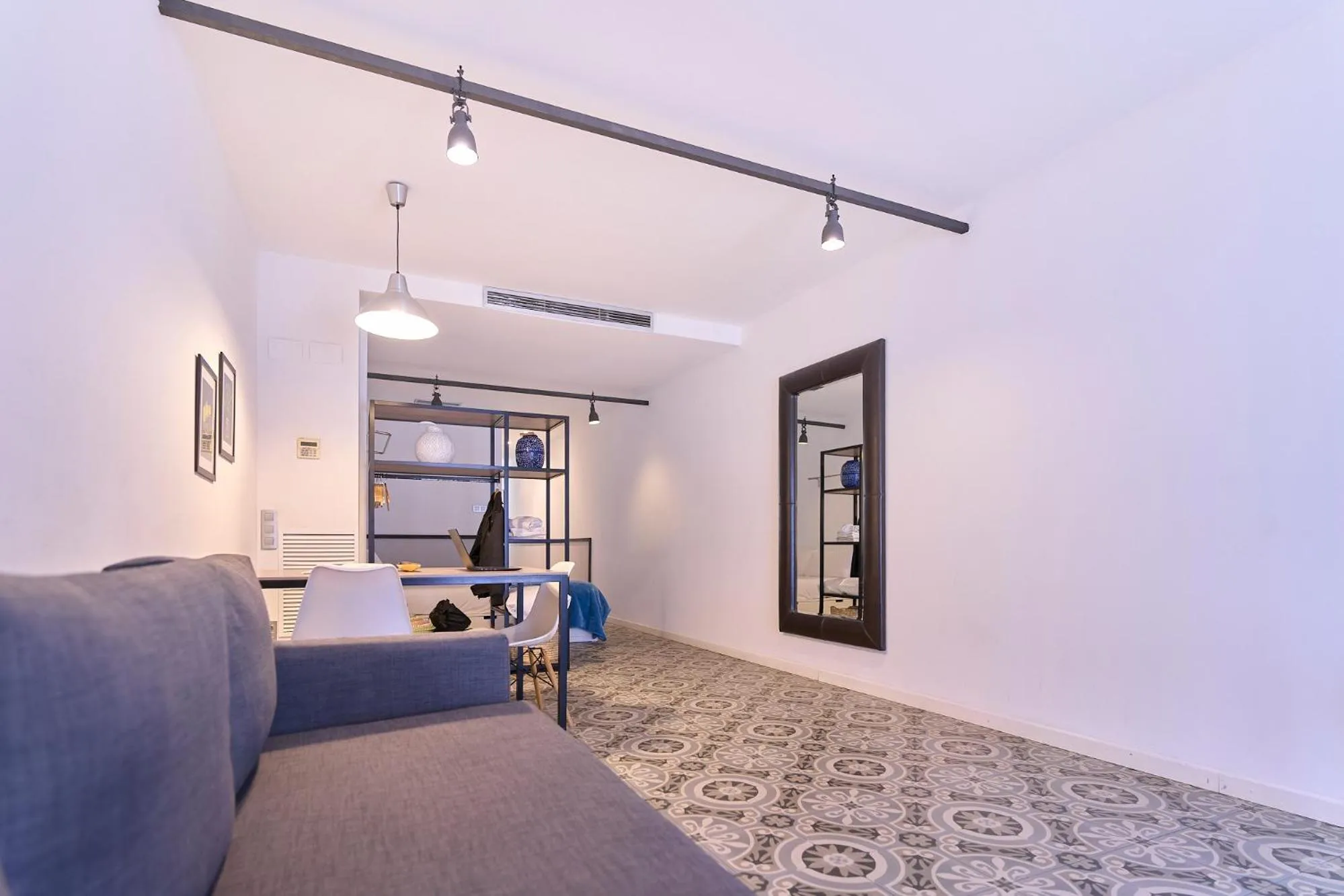 Liceu Apartments by gaiarooms