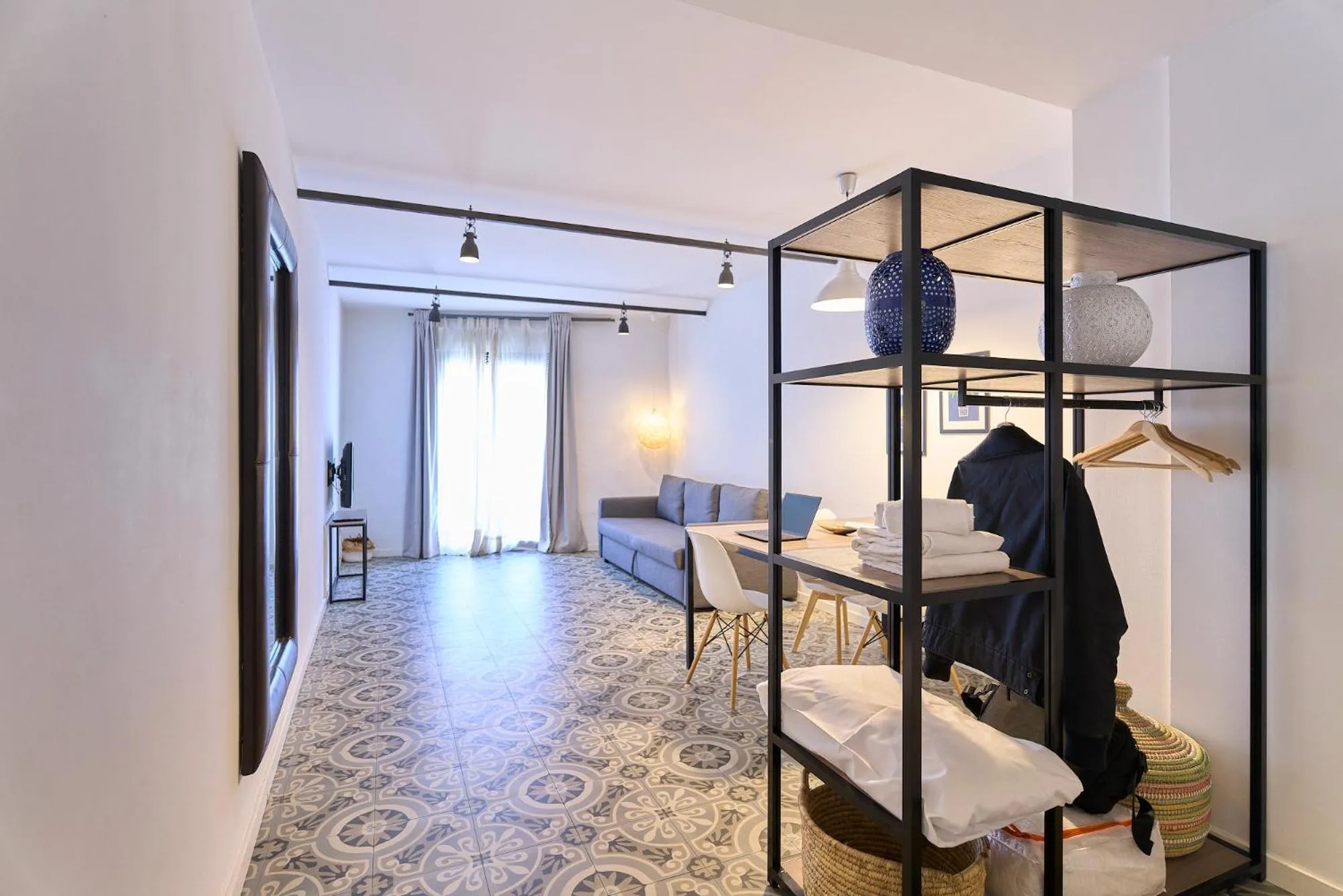 Liceu Apartments by gaiarooms