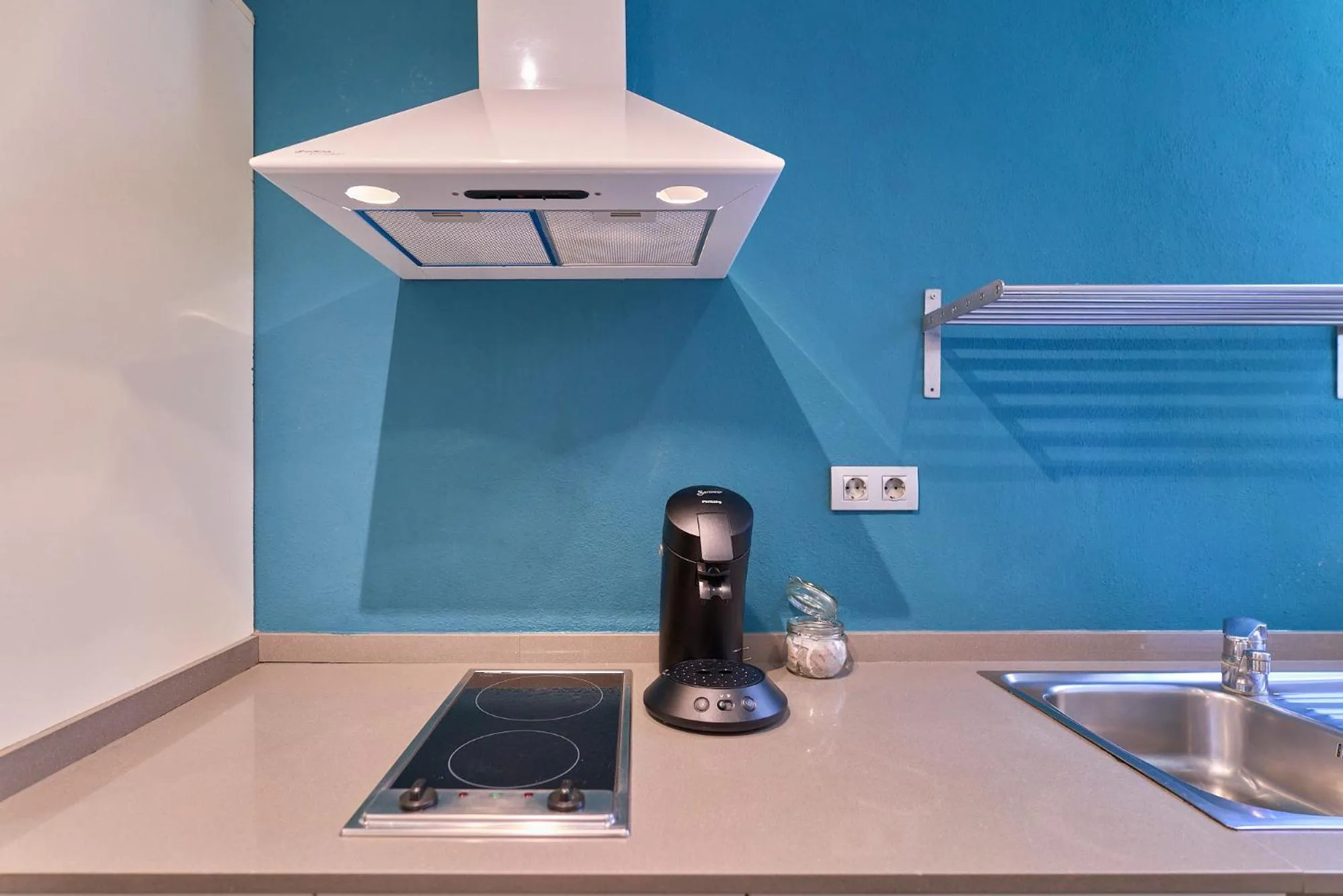 Liceu Apartments by gaiarooms