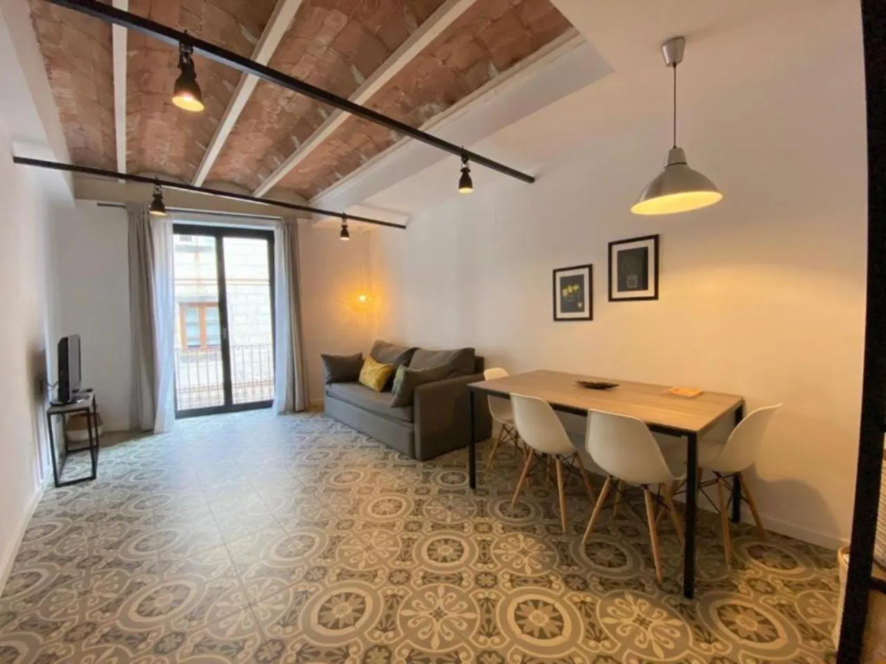 TV and multimedia in Liceu Apartments by gaiarooms