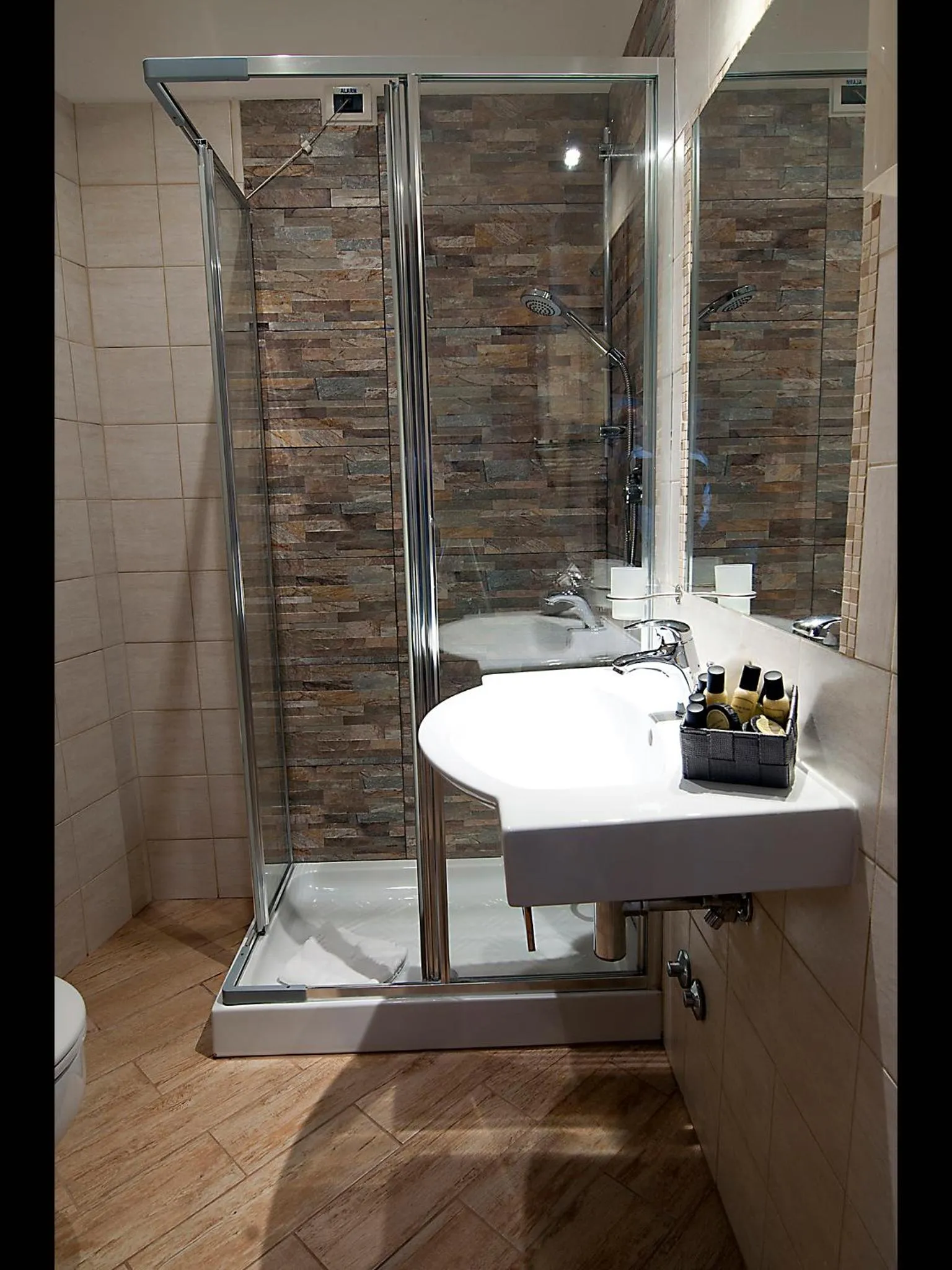 Bathroom in Hotel Lirico