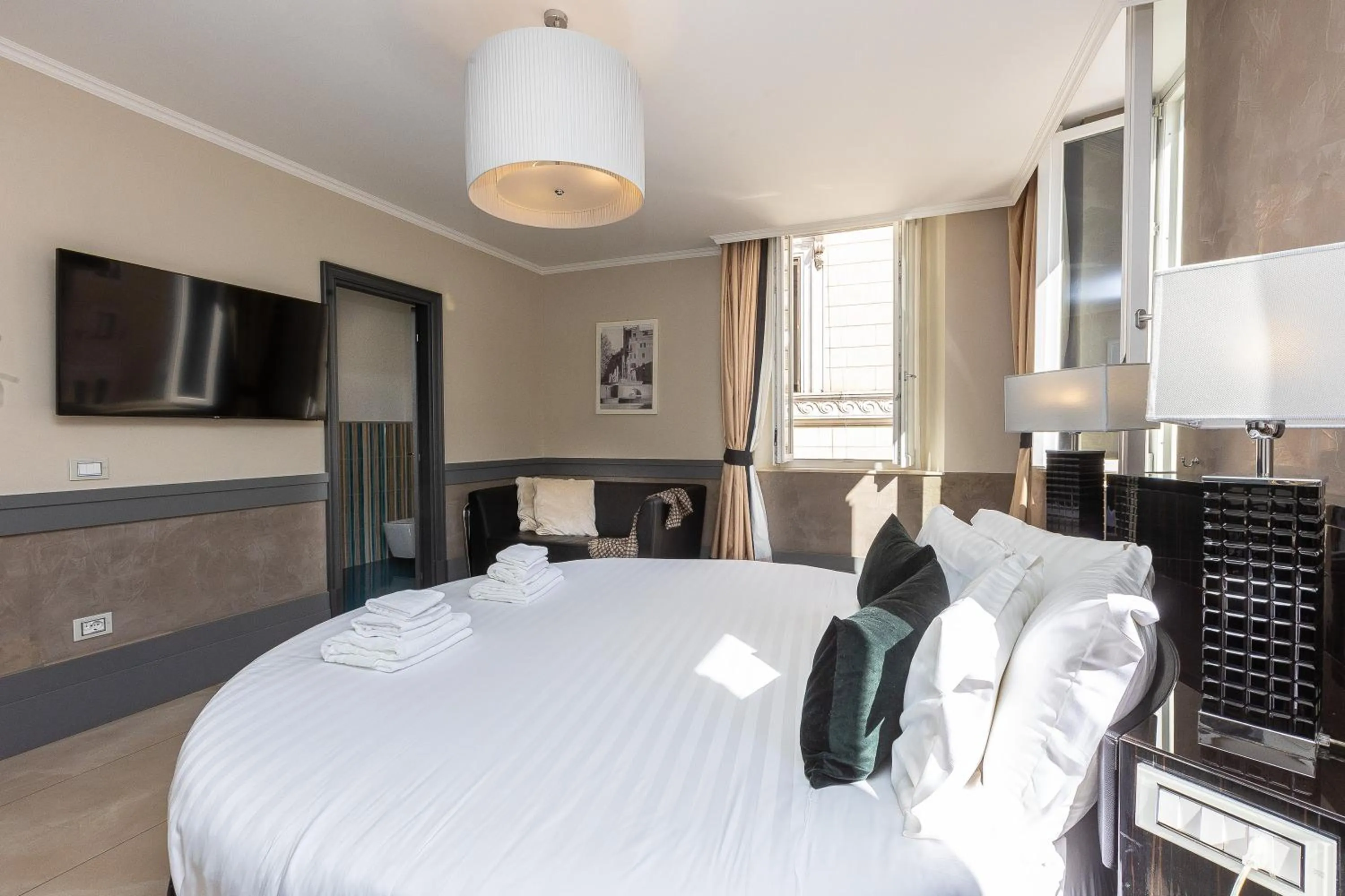 Photo of the whole room, Bed in Hotel Castellino Roma