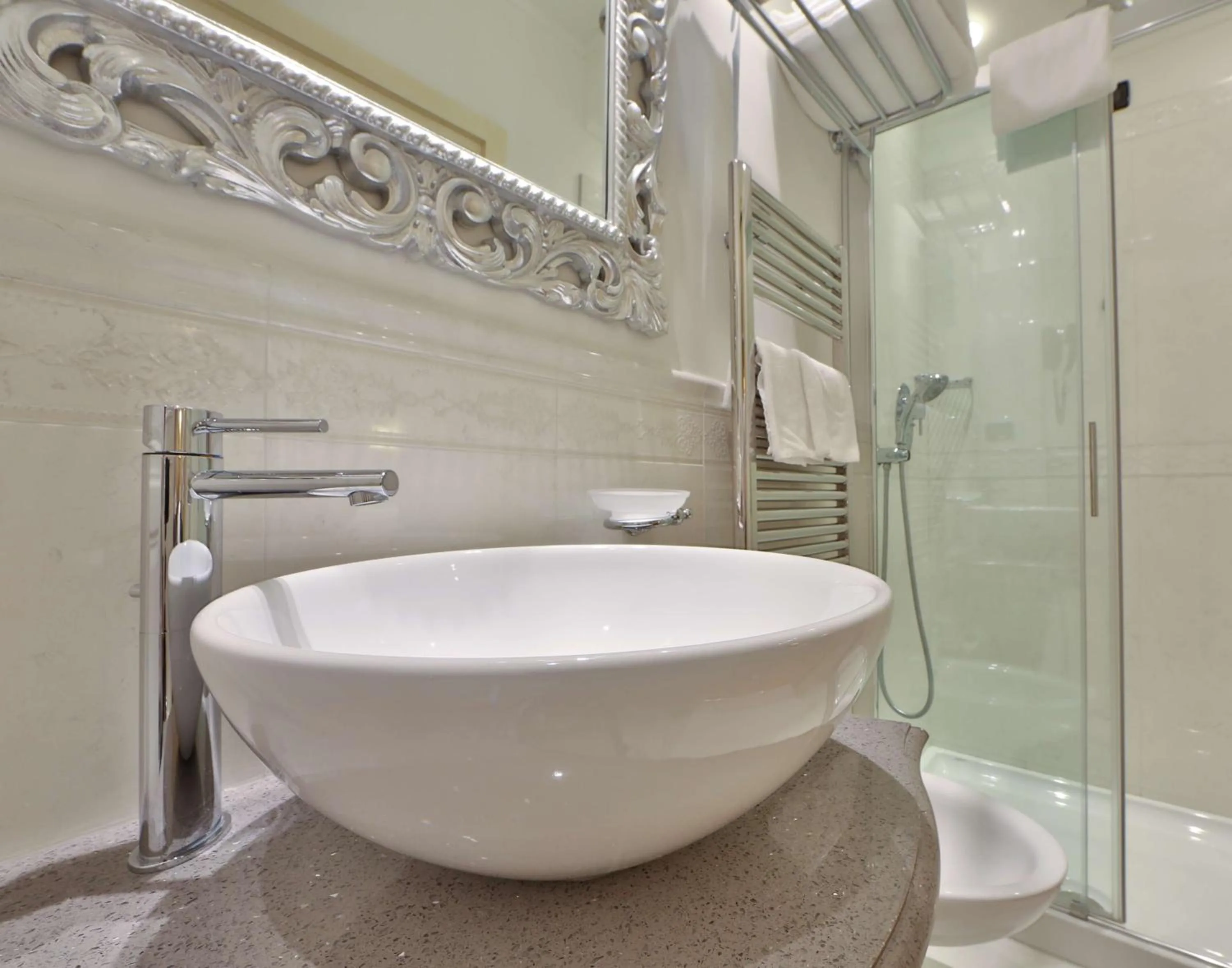 Bathroom in Hotel Olimpia Venice, BW Signature Collection 3sup