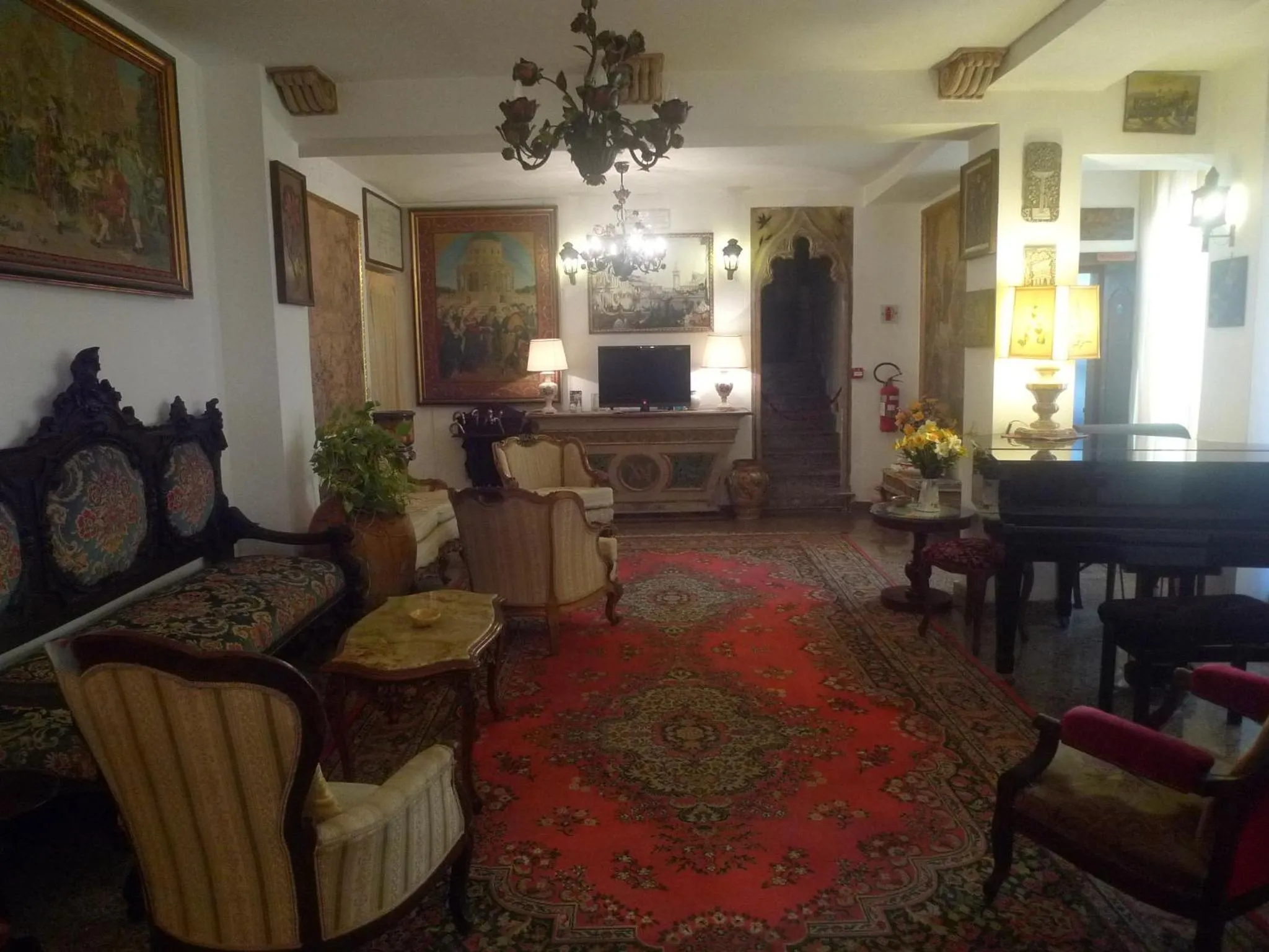 Communal lounge/ TV room in Hotel La Riva