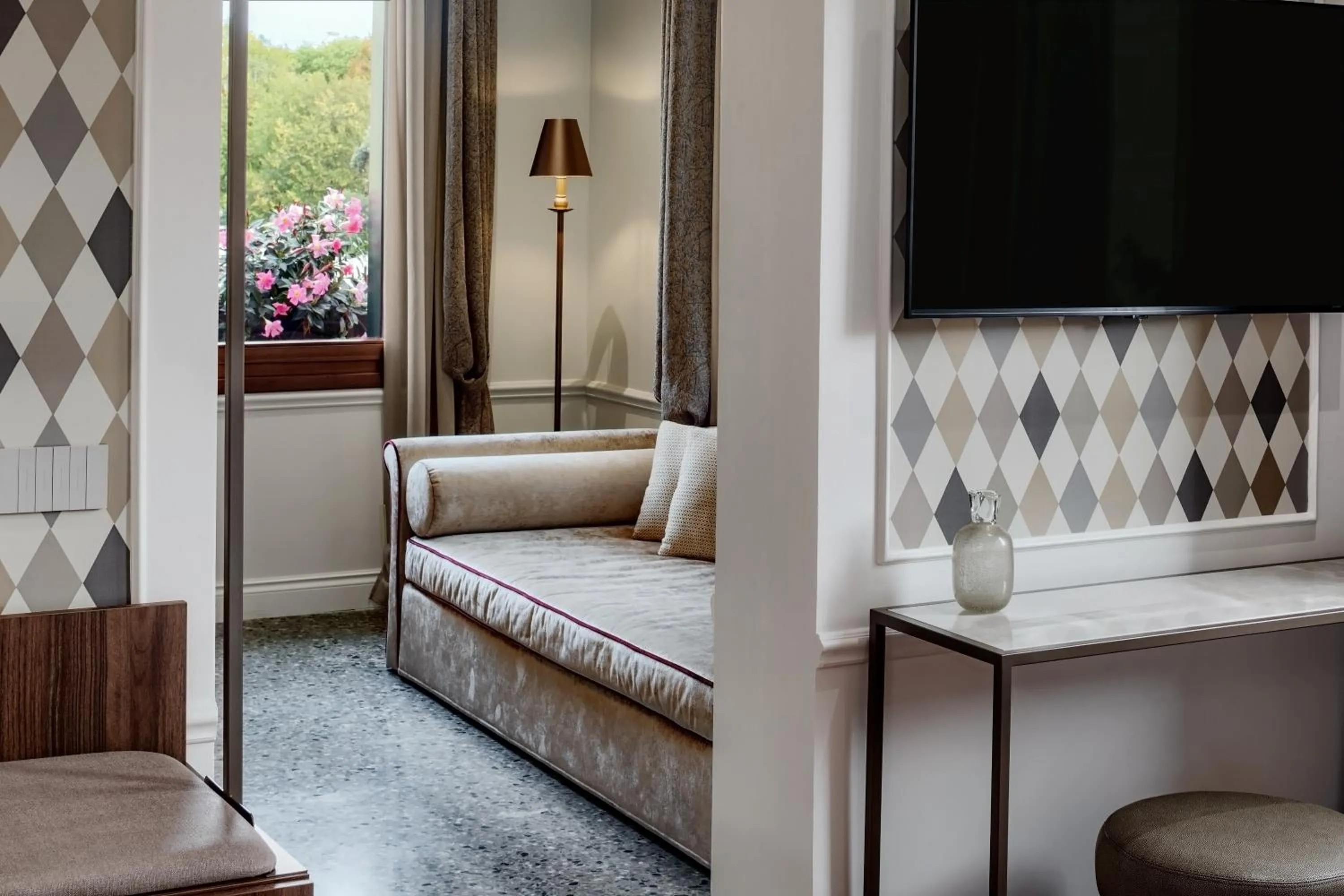 TV and multimedia, Bed in Hotel Arlecchino