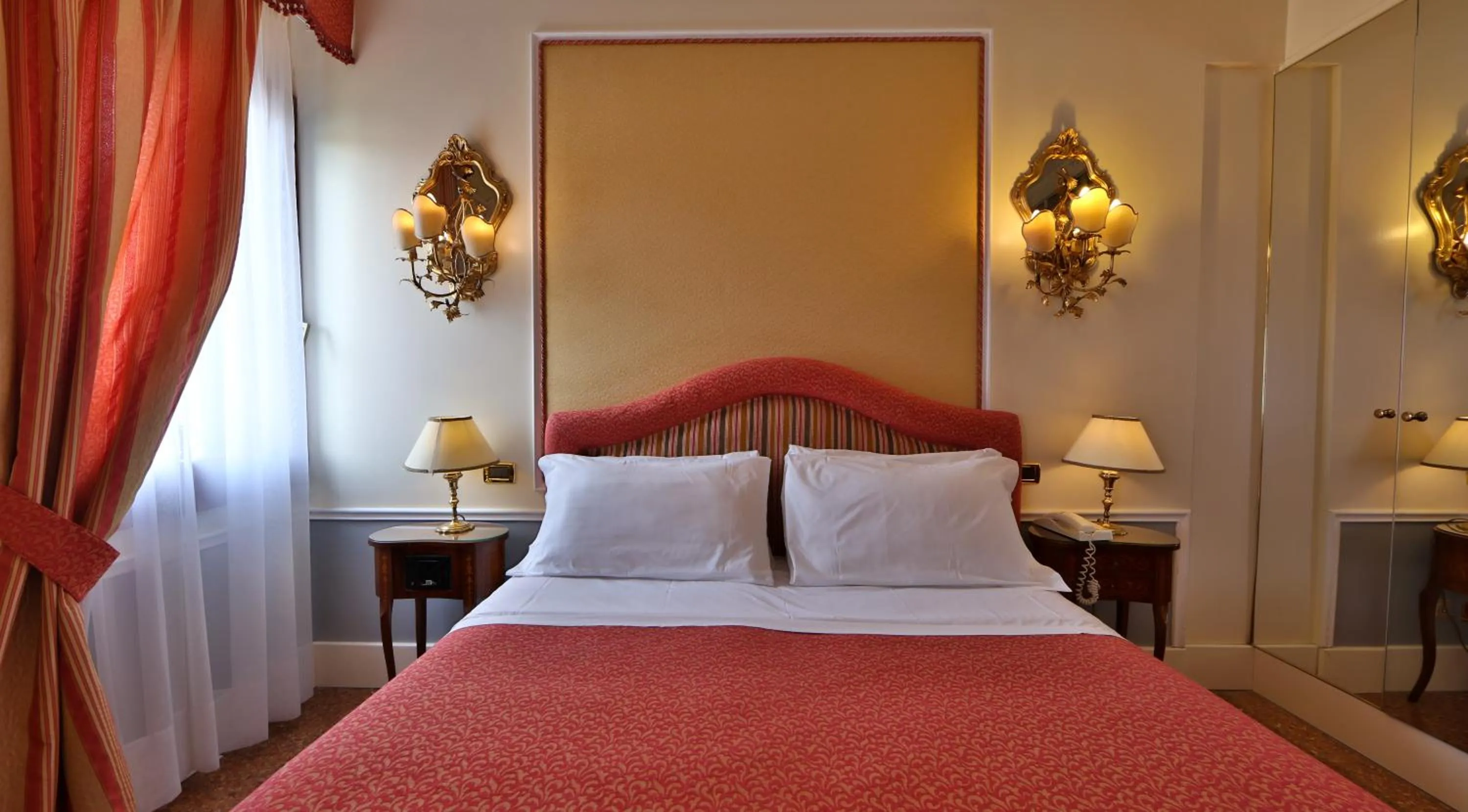 Bed in Hotel Arlecchino