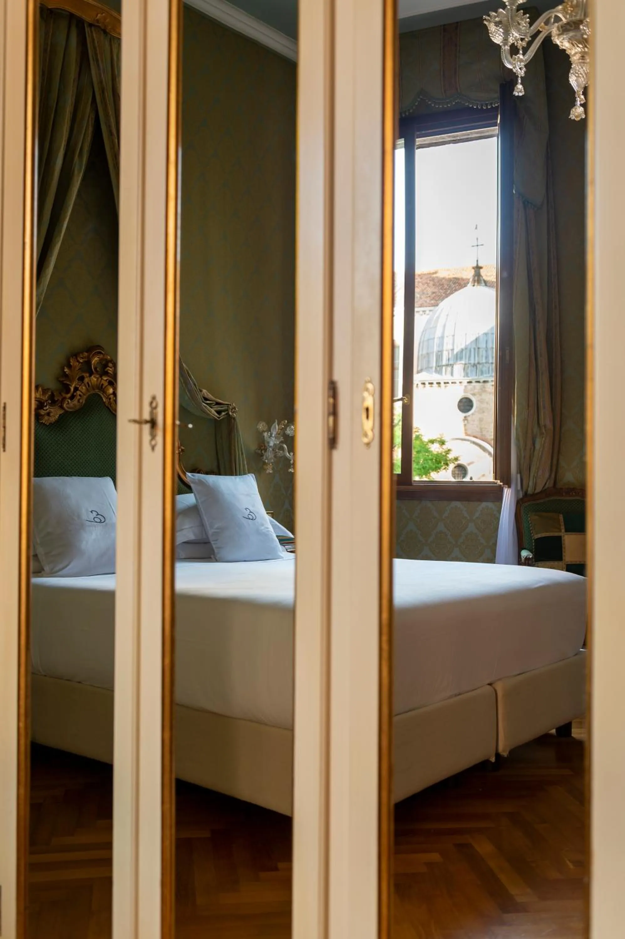 Bed in Hotel Antico Doge - a Member of Elizabeth Hotel Group