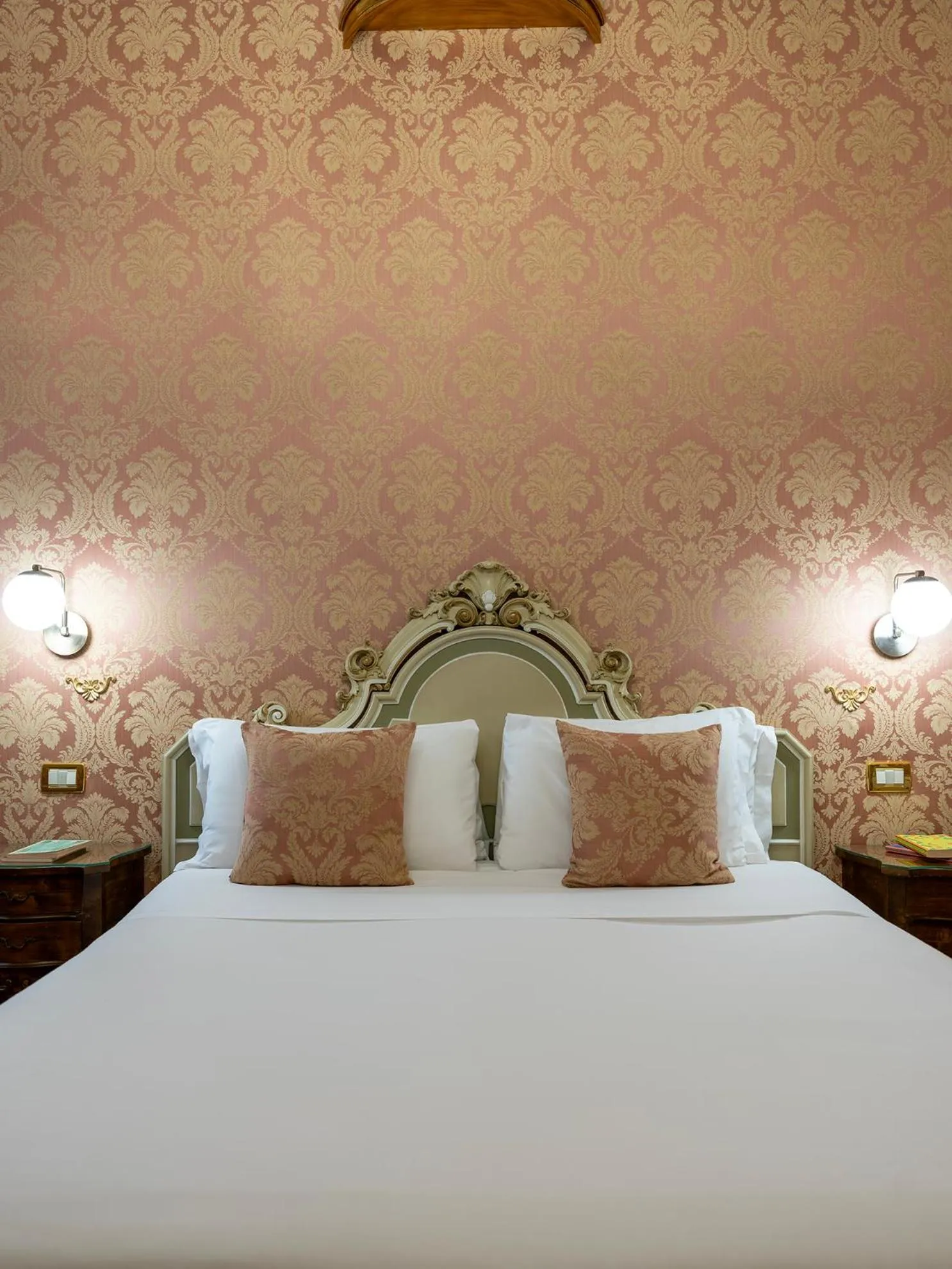 Bed in Hotel Antico Doge - a Member of Elizabeth Hotel Group