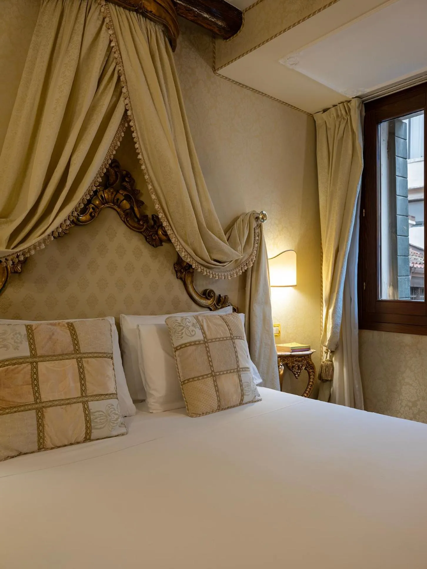 Bed in Hotel Antico Doge - a Member of Elizabeth Hotel Group