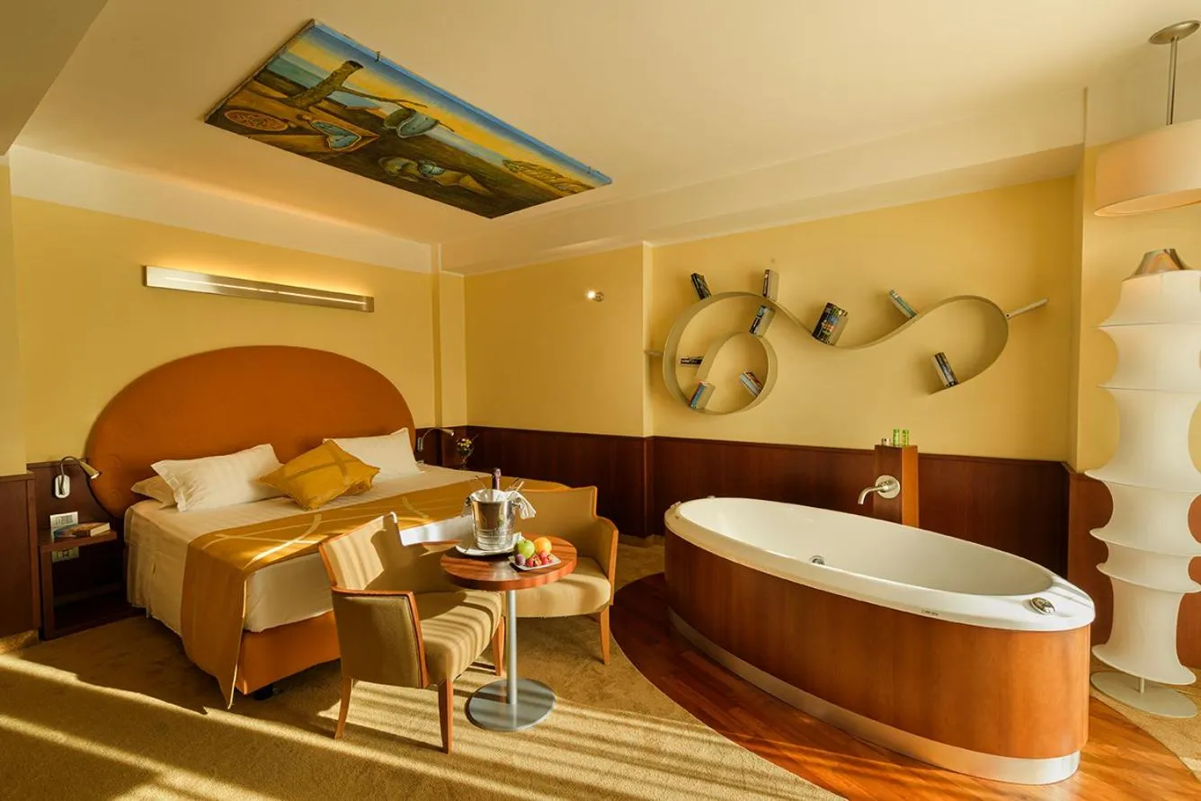 Bed in Color Hotel Style, Design & Gourmet