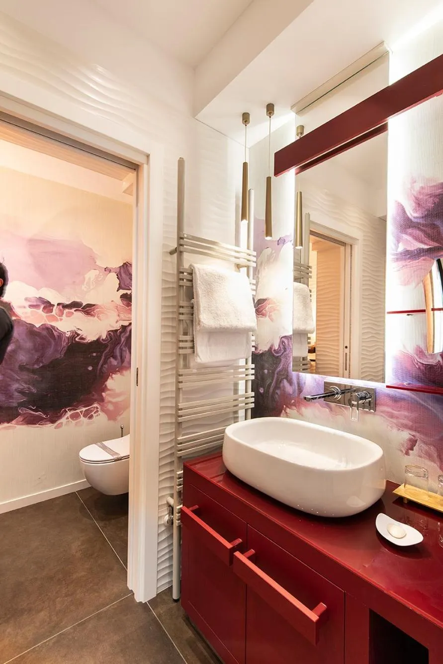 Bathroom in Color Hotel Style, Design & Gourmet