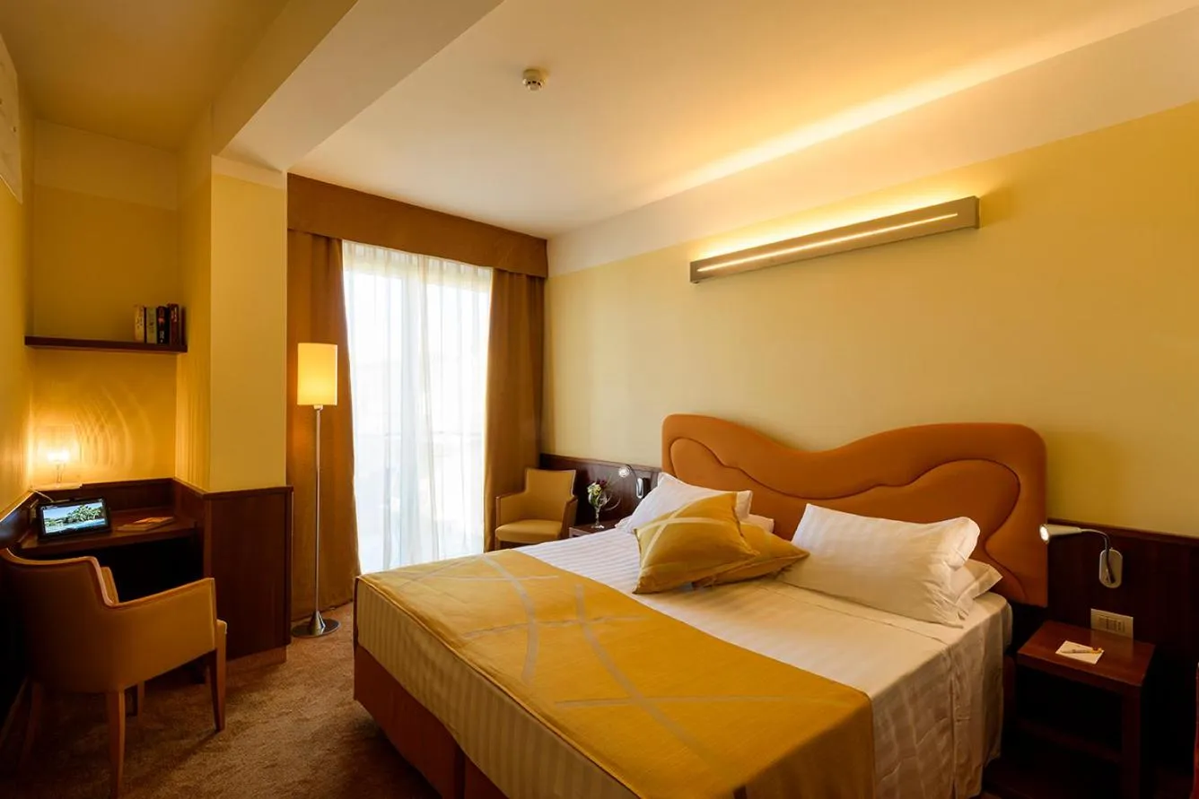 Bed in Color Hotel Style, Design & Gourmet