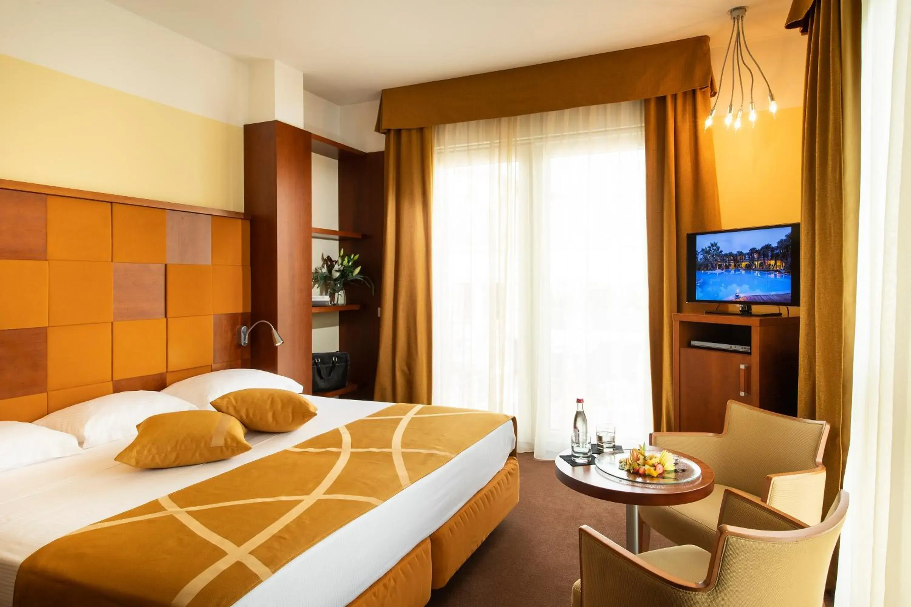 Classic Double Room in Color Hotel Style, Design & Gourmet Classic Double Room in Color Hotel Style, Design & Gourmet