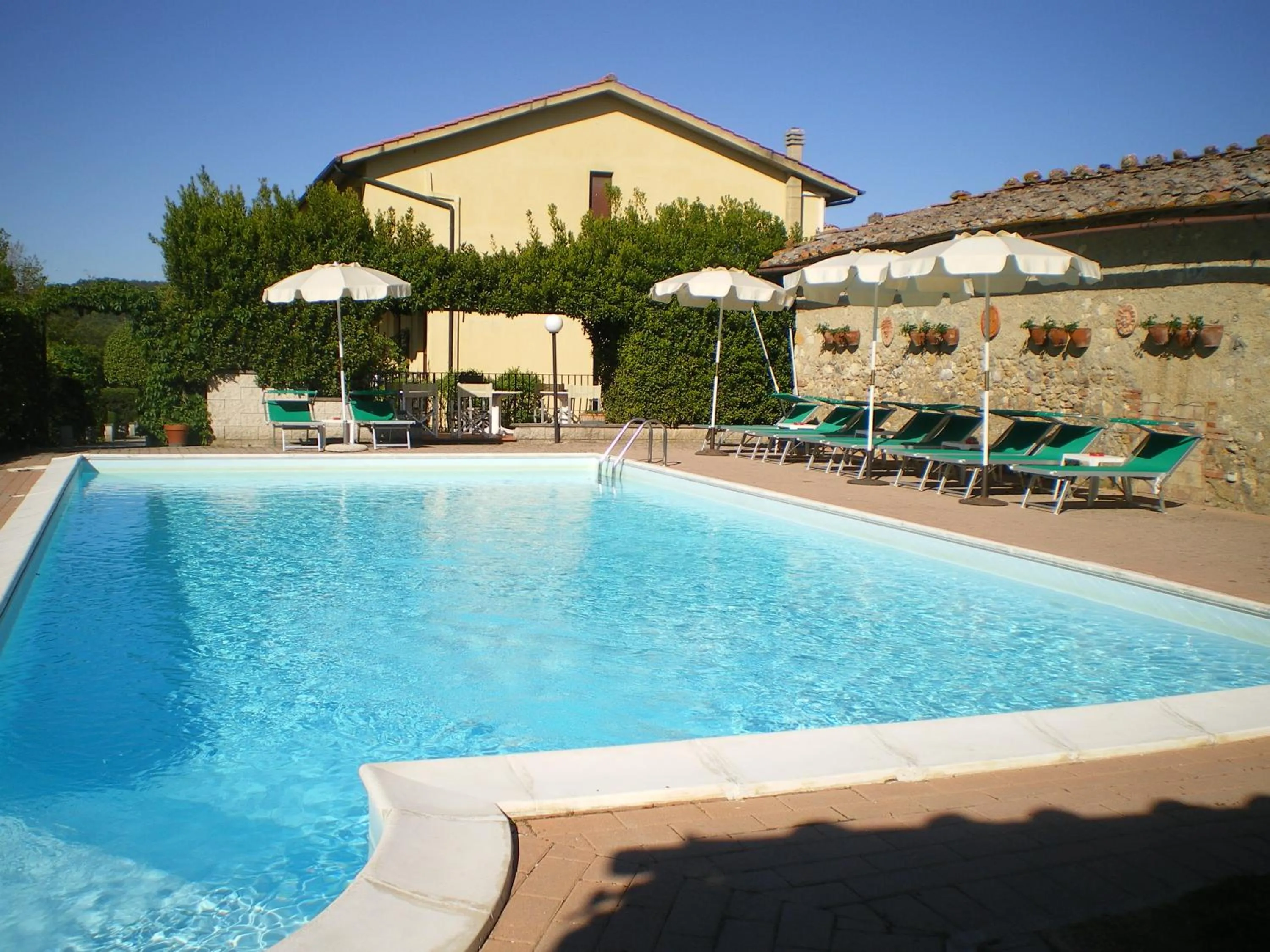 Swimming pool in Le Volpaie