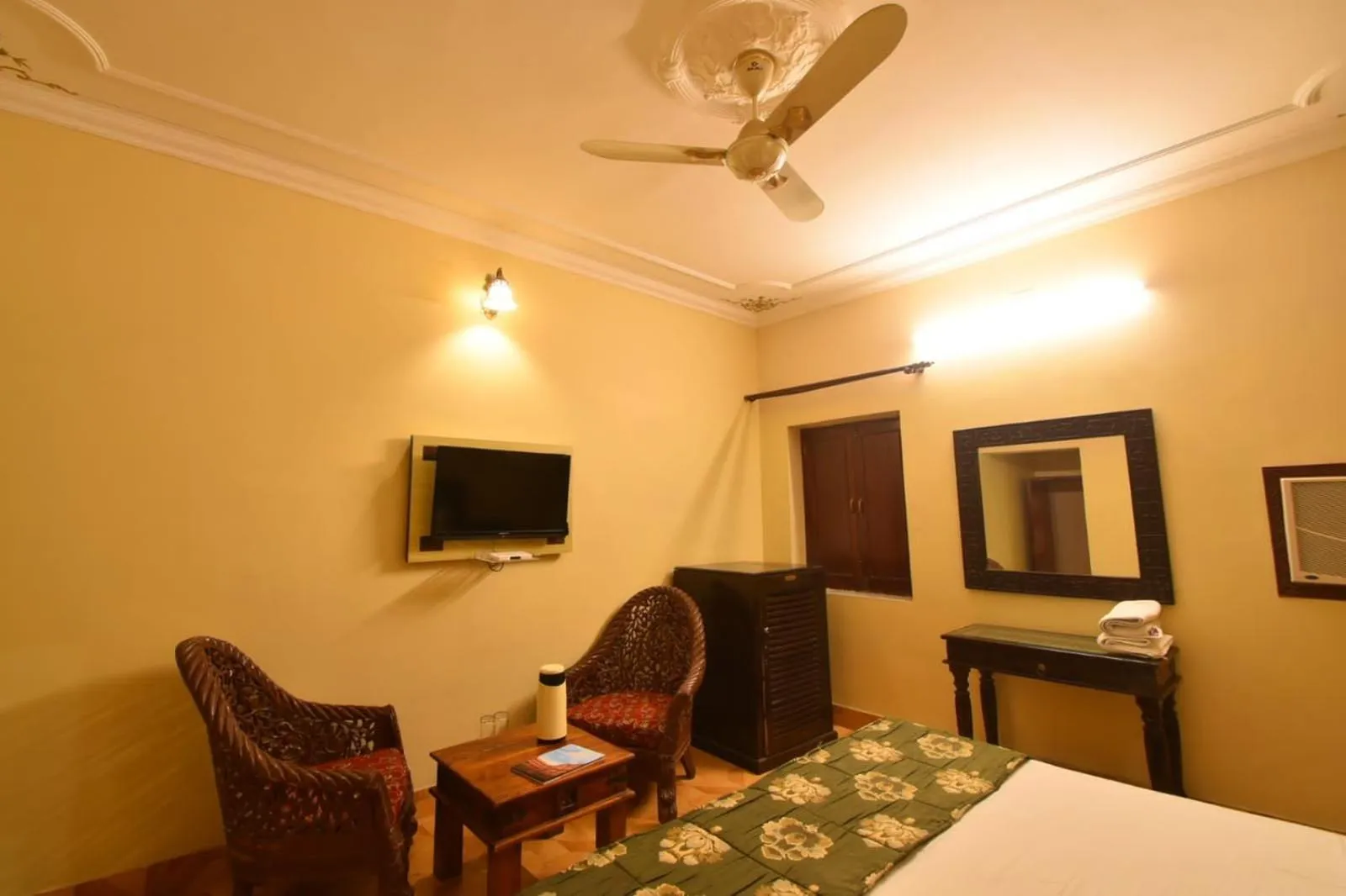 Seating area, Bed in Hotel Sagar Niwas