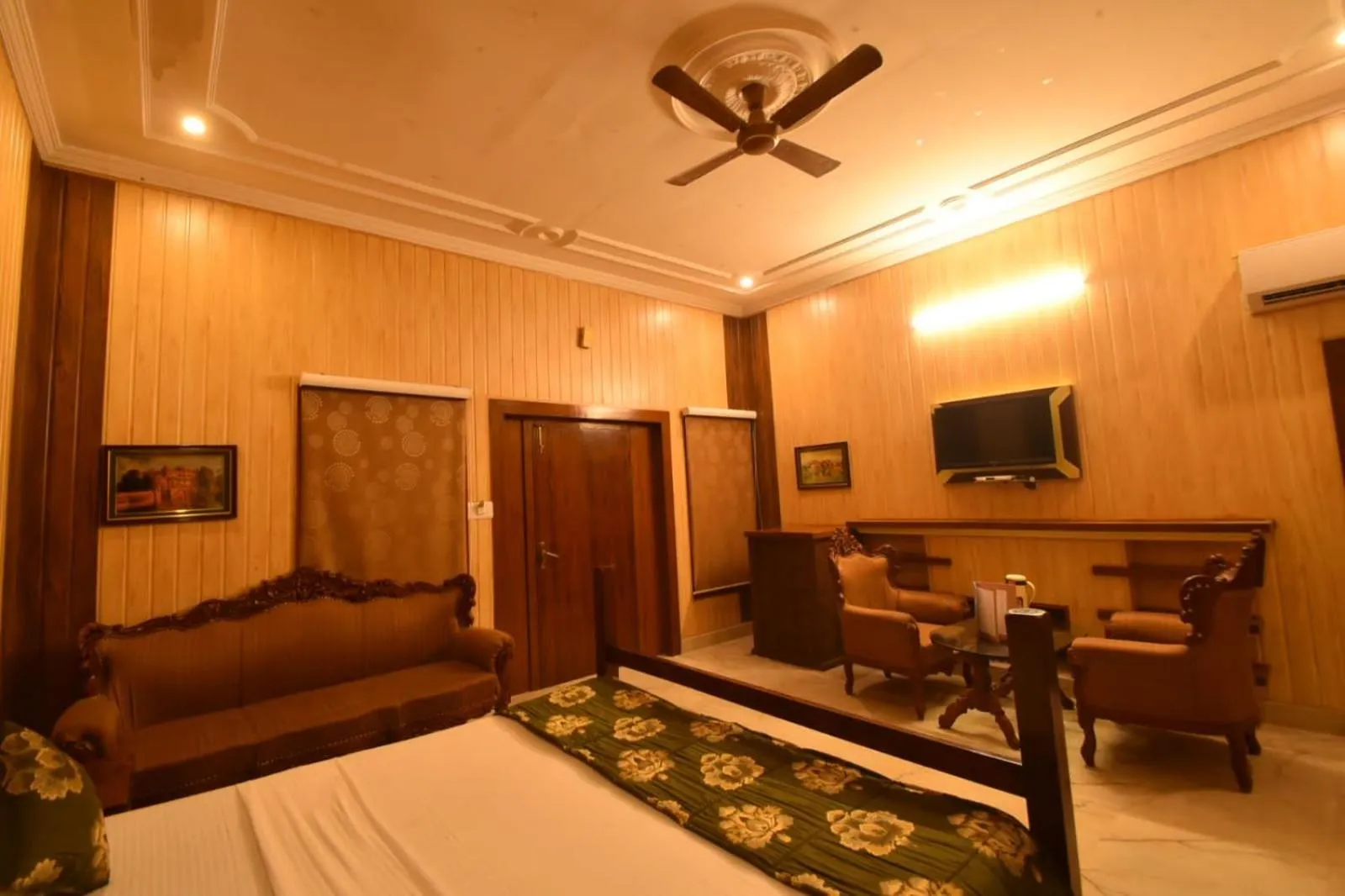 Photo of the whole room in Hotel Sagar Niwas