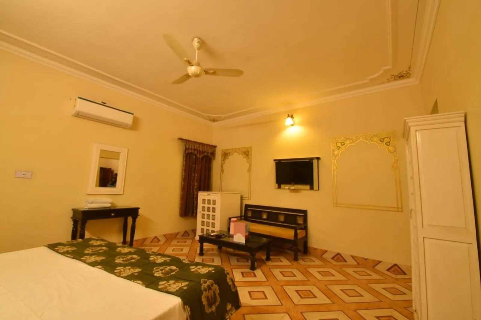 TV and multimedia, Bed in Hotel Sagar Niwas