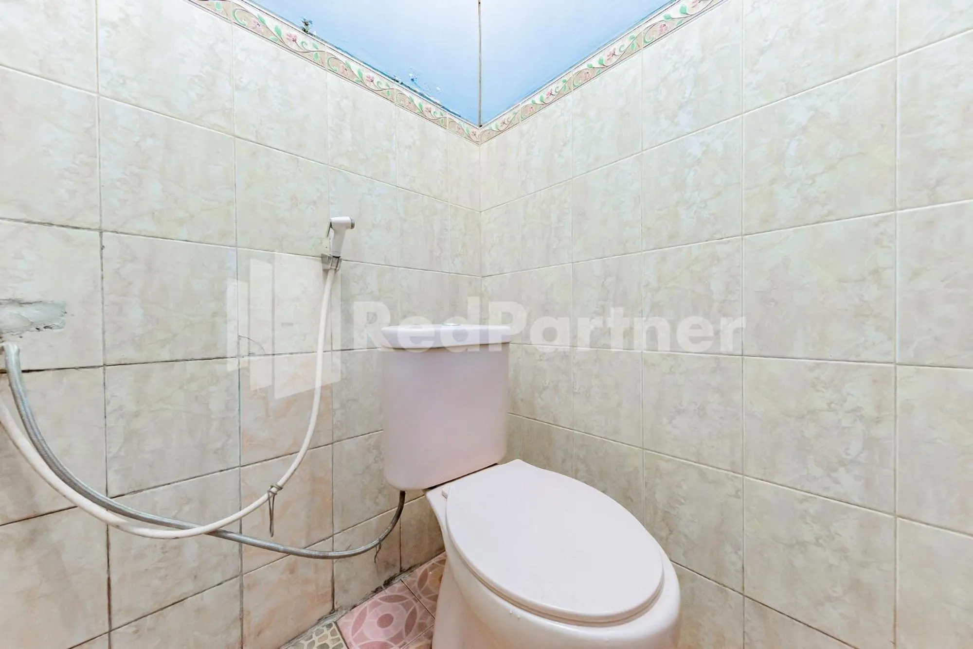 Toilet in Ana Guest House Syariah Mitra RedDoorz