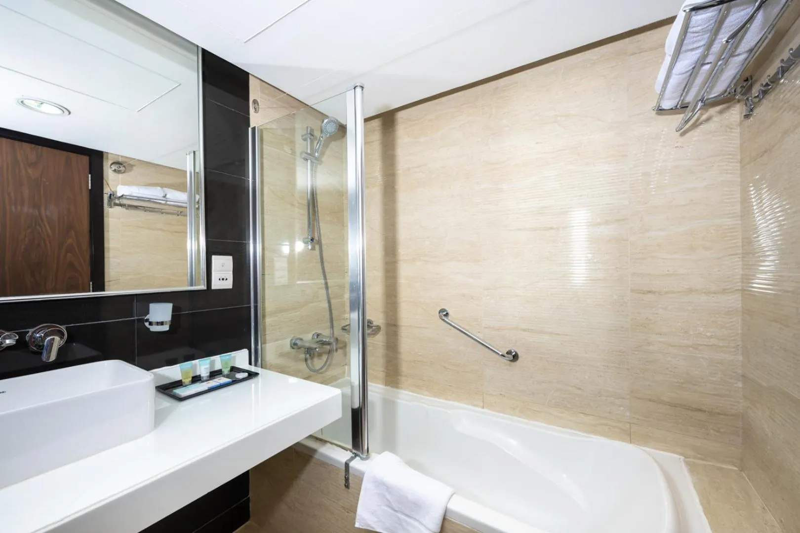 Shower in Pearl Swiss Hotel