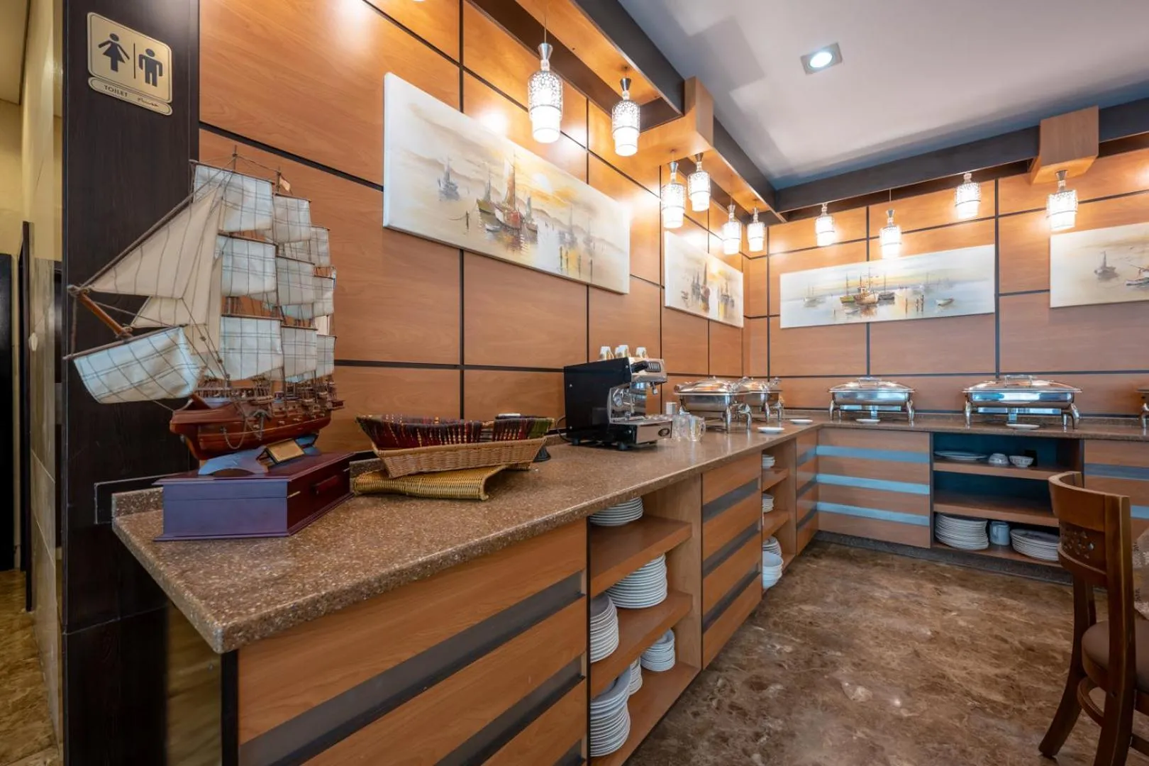 Food and drinks in Pearl Swiss Hotel