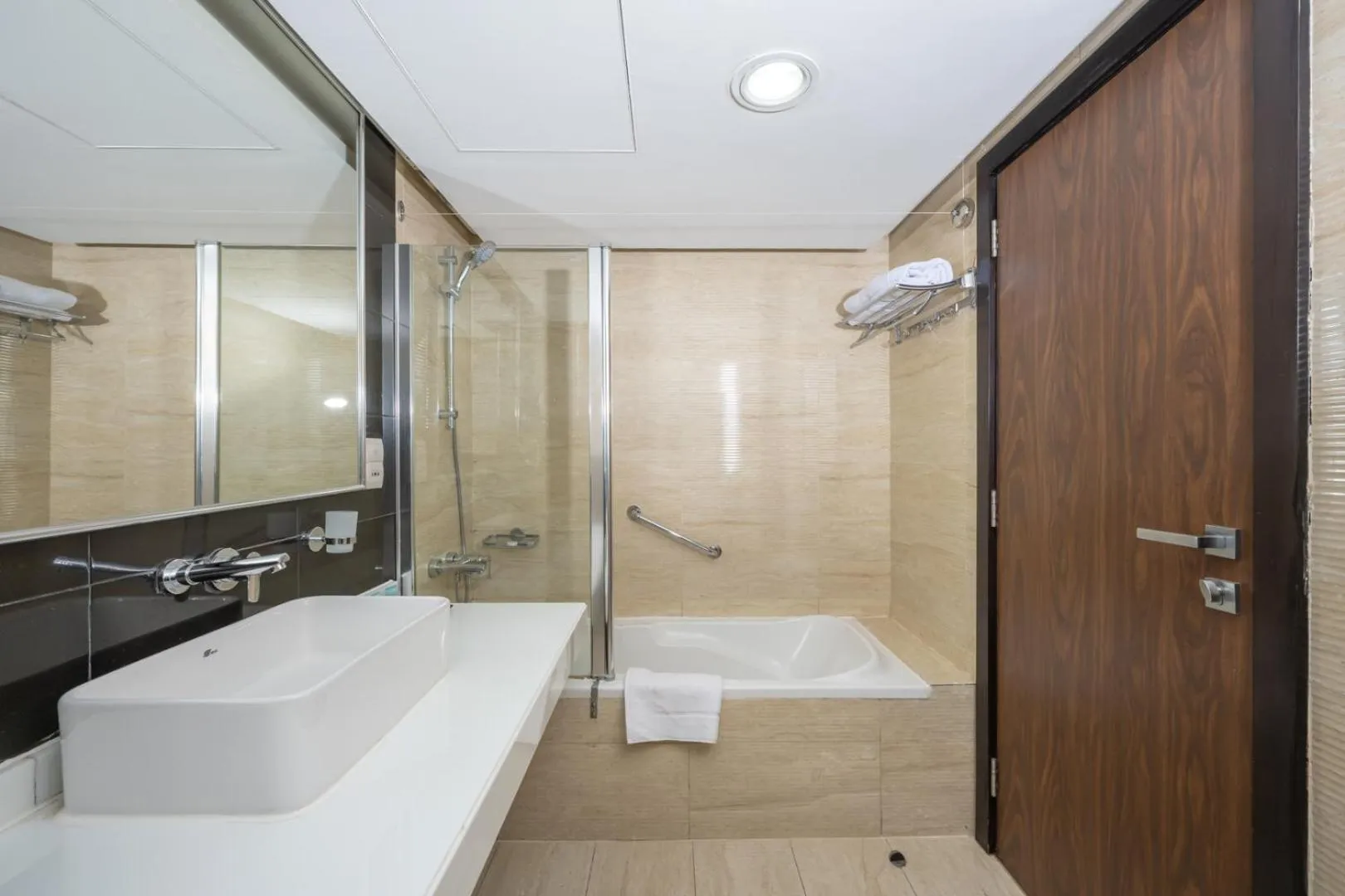 Bathroom in Pearl Swiss Hotel