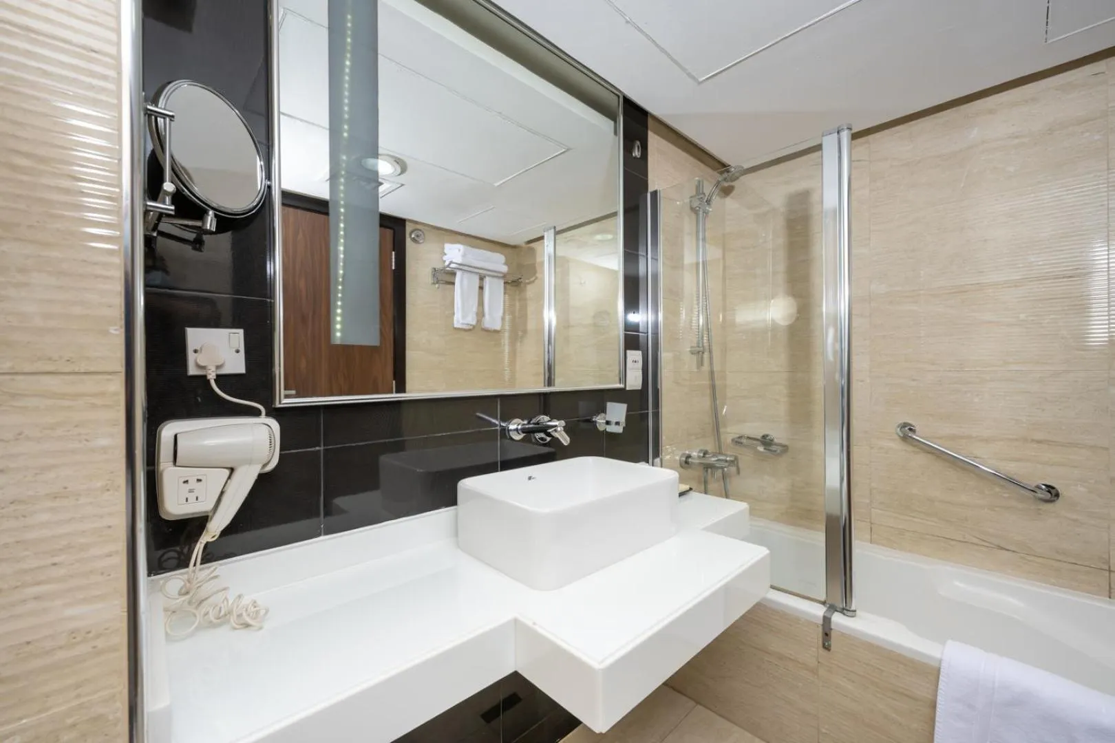 Toilet in Pearl Swiss Hotel