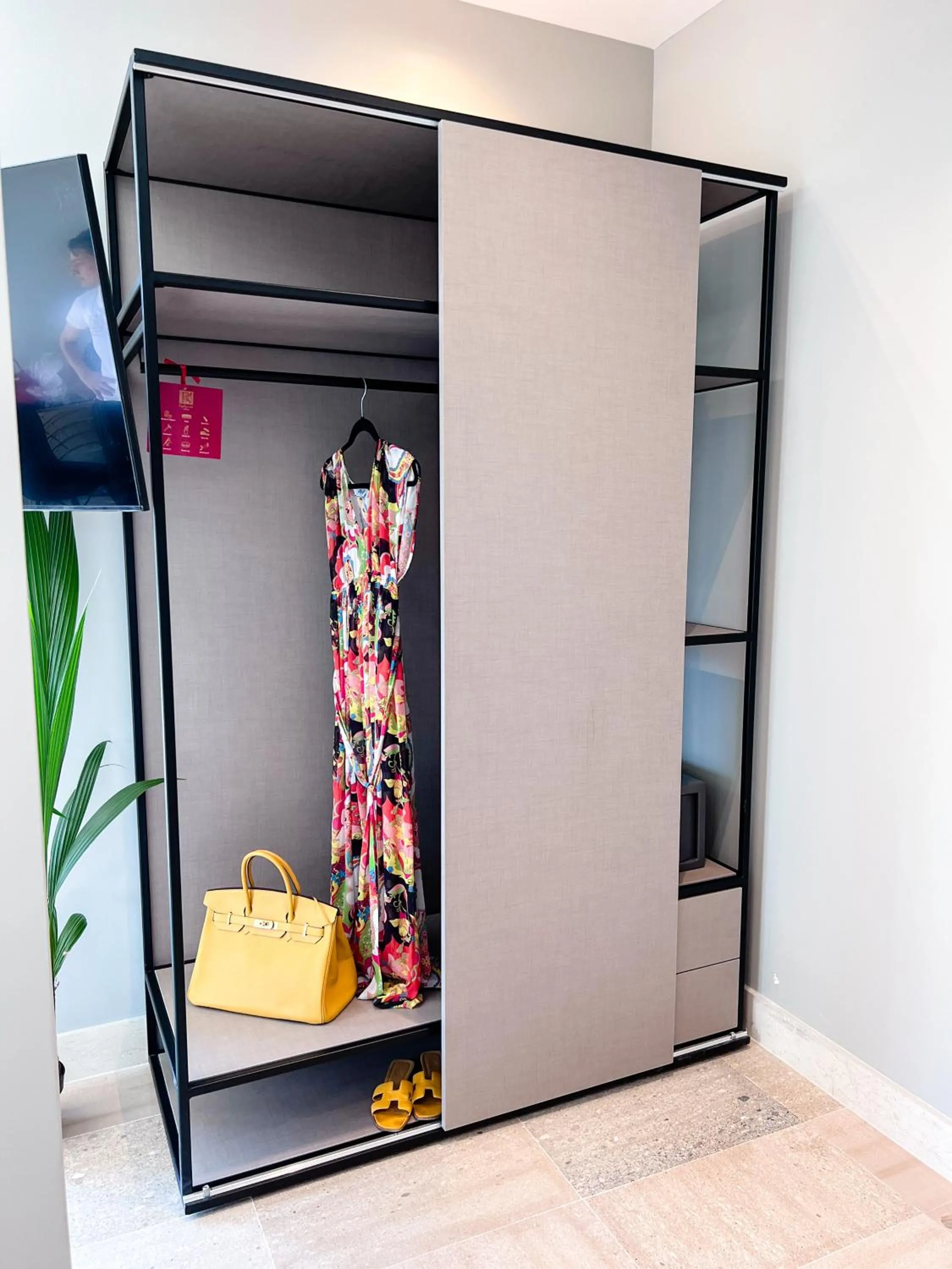 Decorative detail in Royalty Suites Psyrri