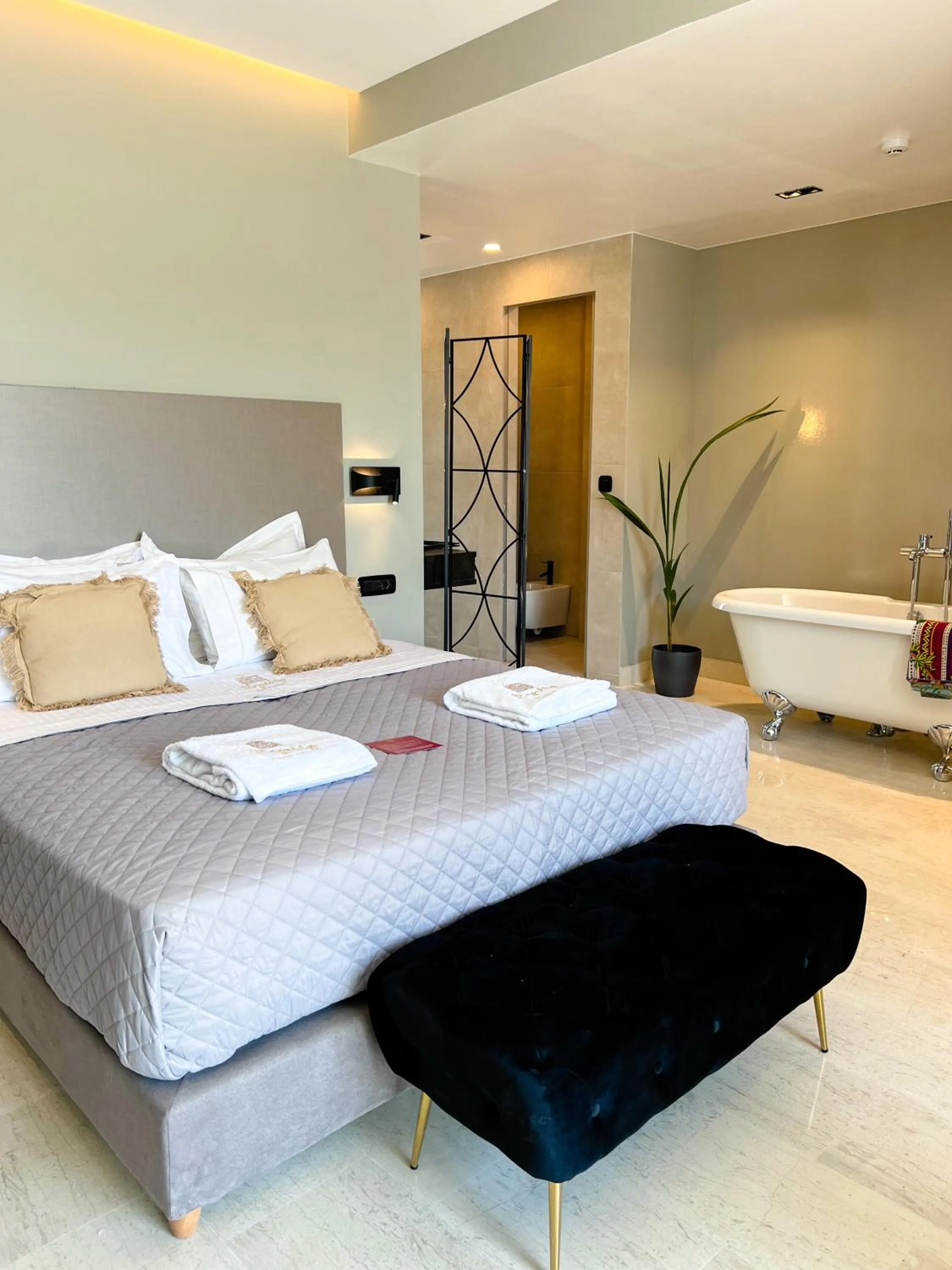 Bedroom, Bed in Royalty Suites Psyrri