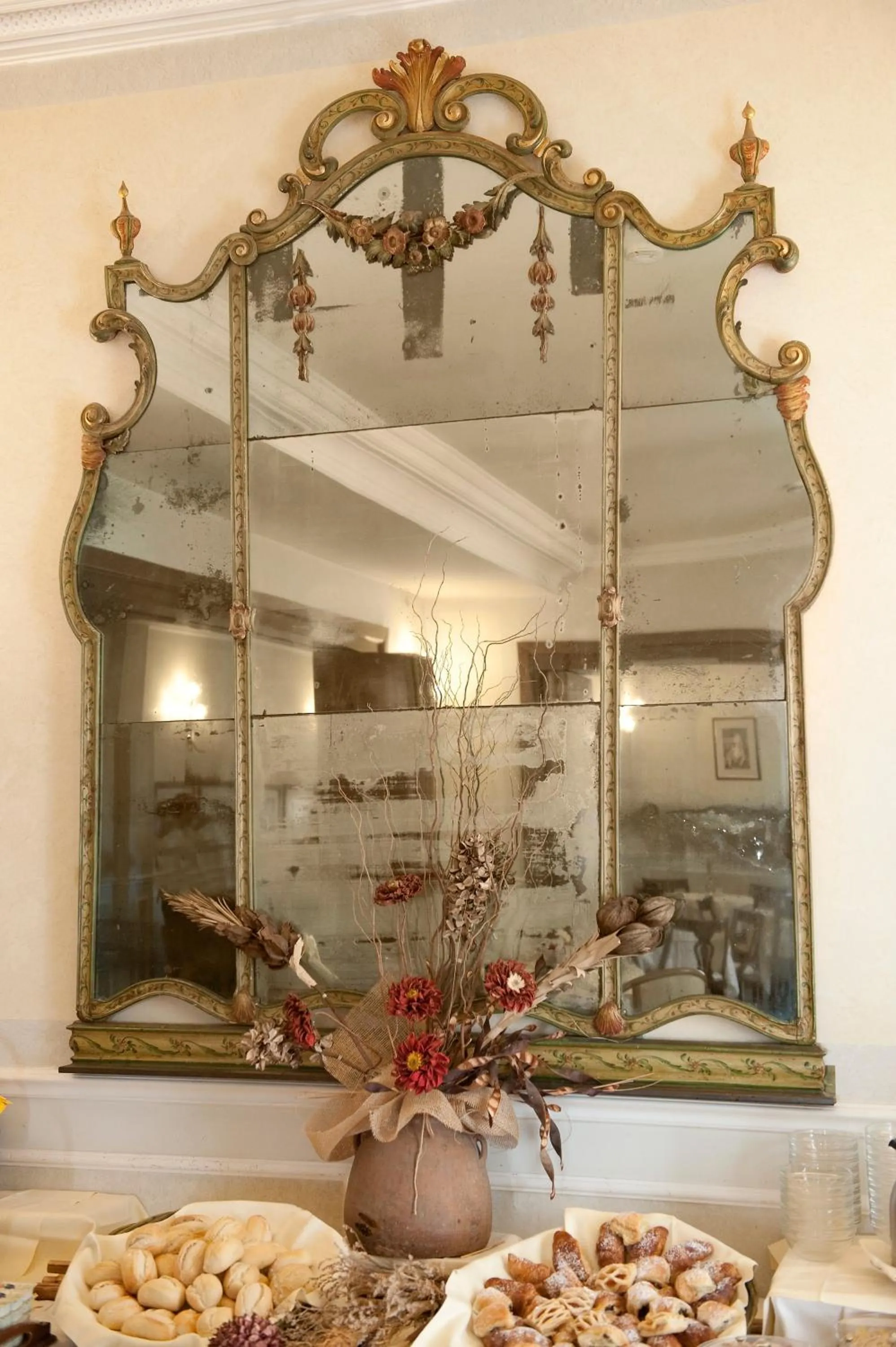 Decorative detail in Grand Hotel Bastiani