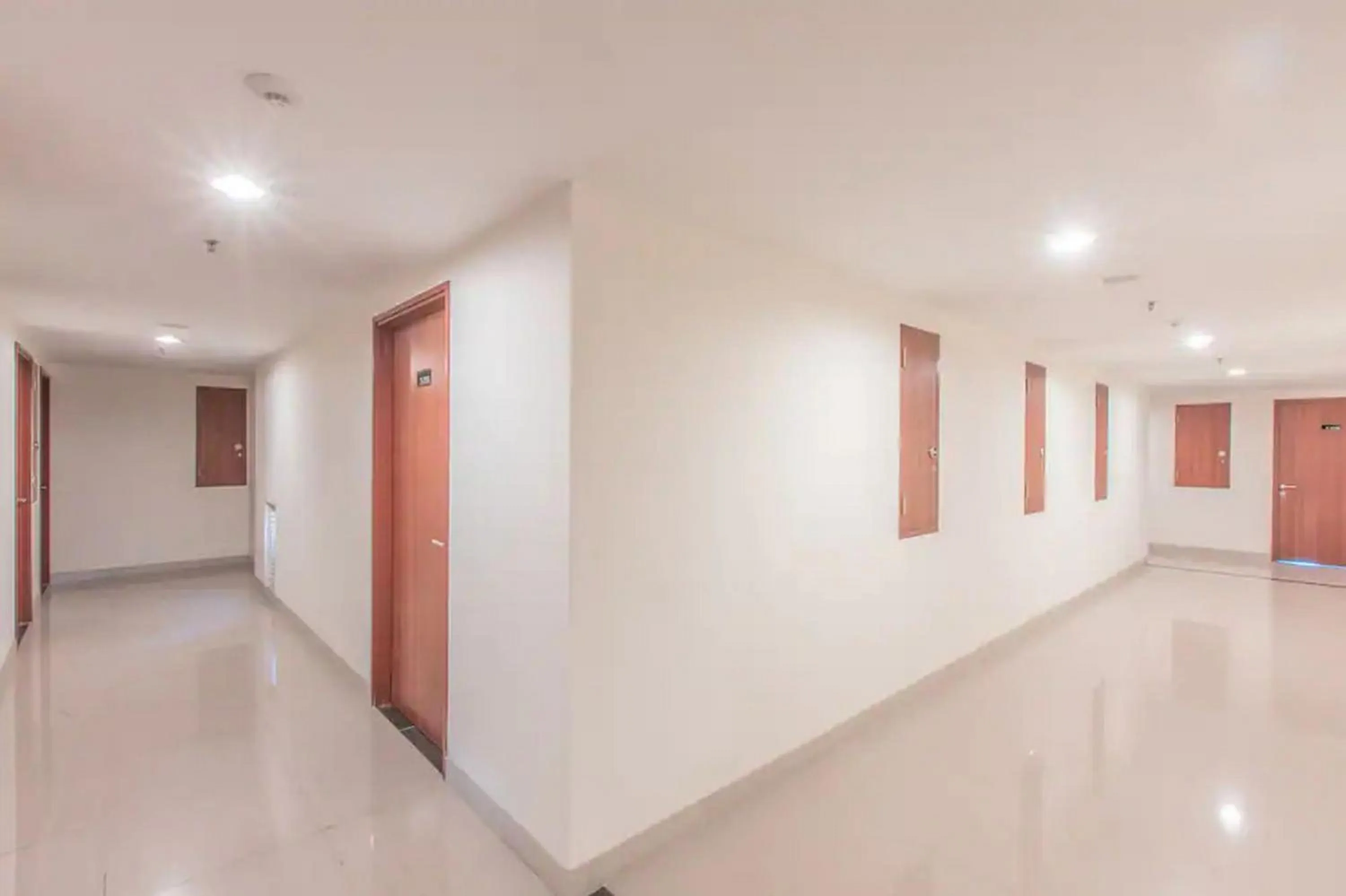 Lobby or reception in RedLiving Apartemen Grand Kamala Lagoon - Pekayon Tower Barclay North