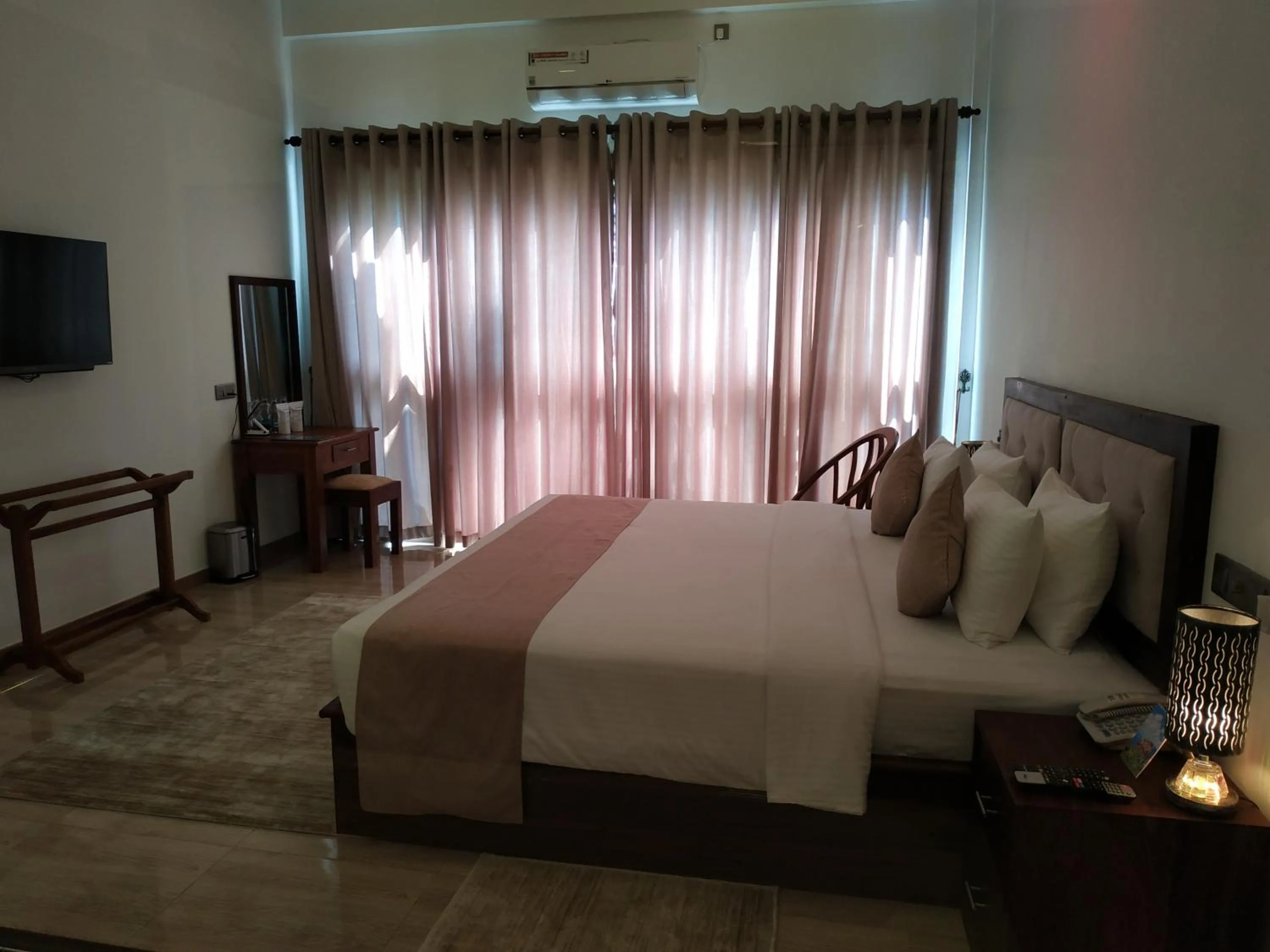 Bed in Sigiriya Cashew Palace Resort